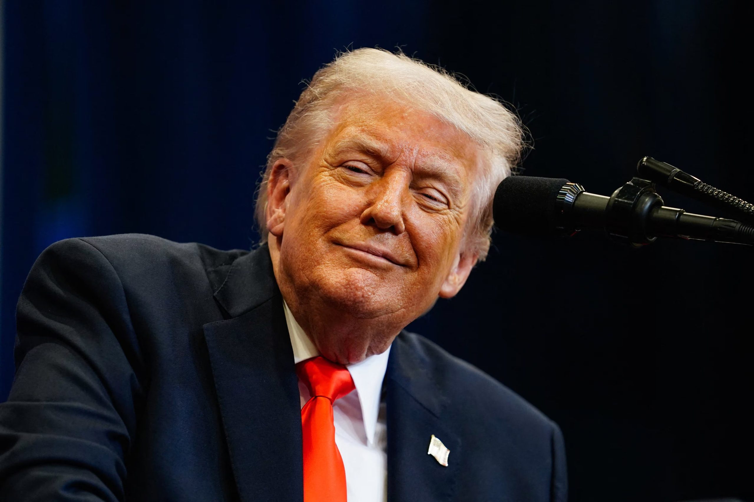 El presidente de Estados Unidos, Donald Trump, asiste a un evento en la escuela The Villages Charter School en The Villages, Florida, EE. UU., el 1 de mayo de 2026 (REUTERS/Nathan Howard)