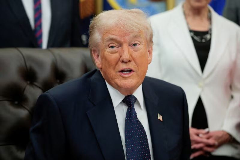 El presidente de Estados Unidos, Donald Trump, habla durante un acto para firmar un memorándum en el Despacho Oval de la Casa Blanca (REUTERS/Evan Vucci)