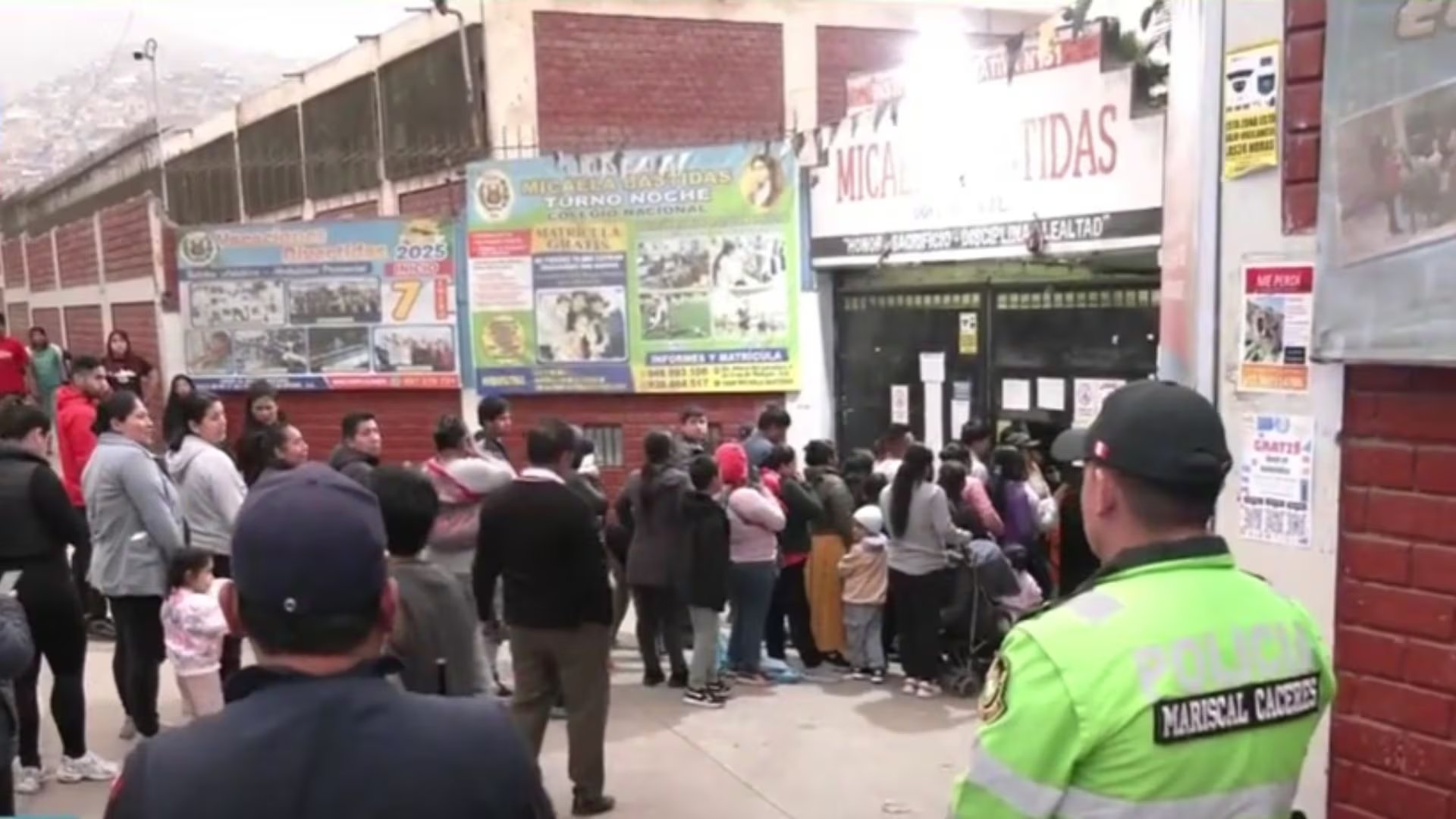 Caso en Argentina revela relación entre violencia escolar y comunidades virtuales internacionales, con consecuencias en la vida escolar y familiar.