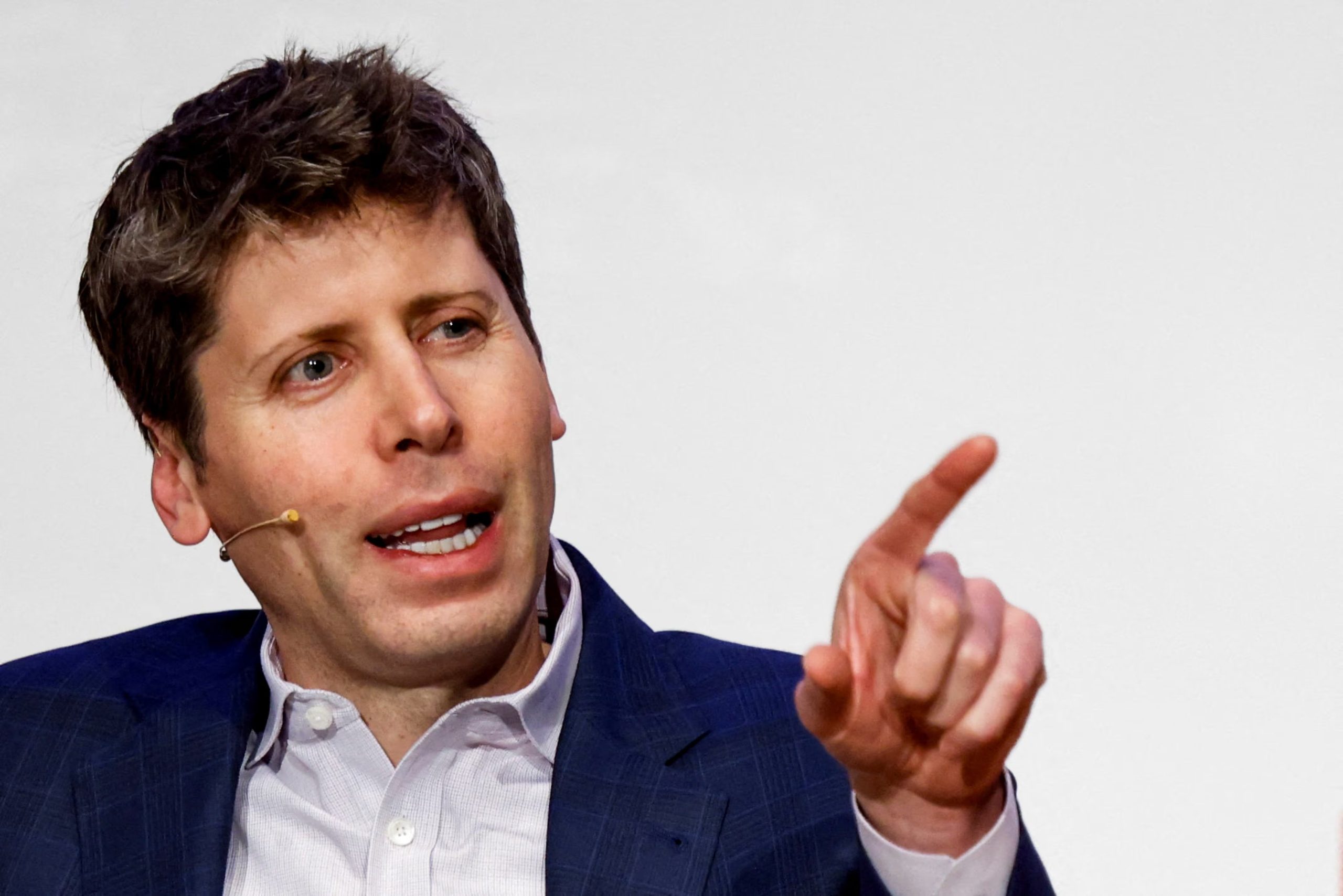 Musk alega que Sam Altman y Greg Brockman rompieron el acuerdo fundacional. REUTERS/Axel Schmidt/File Photo