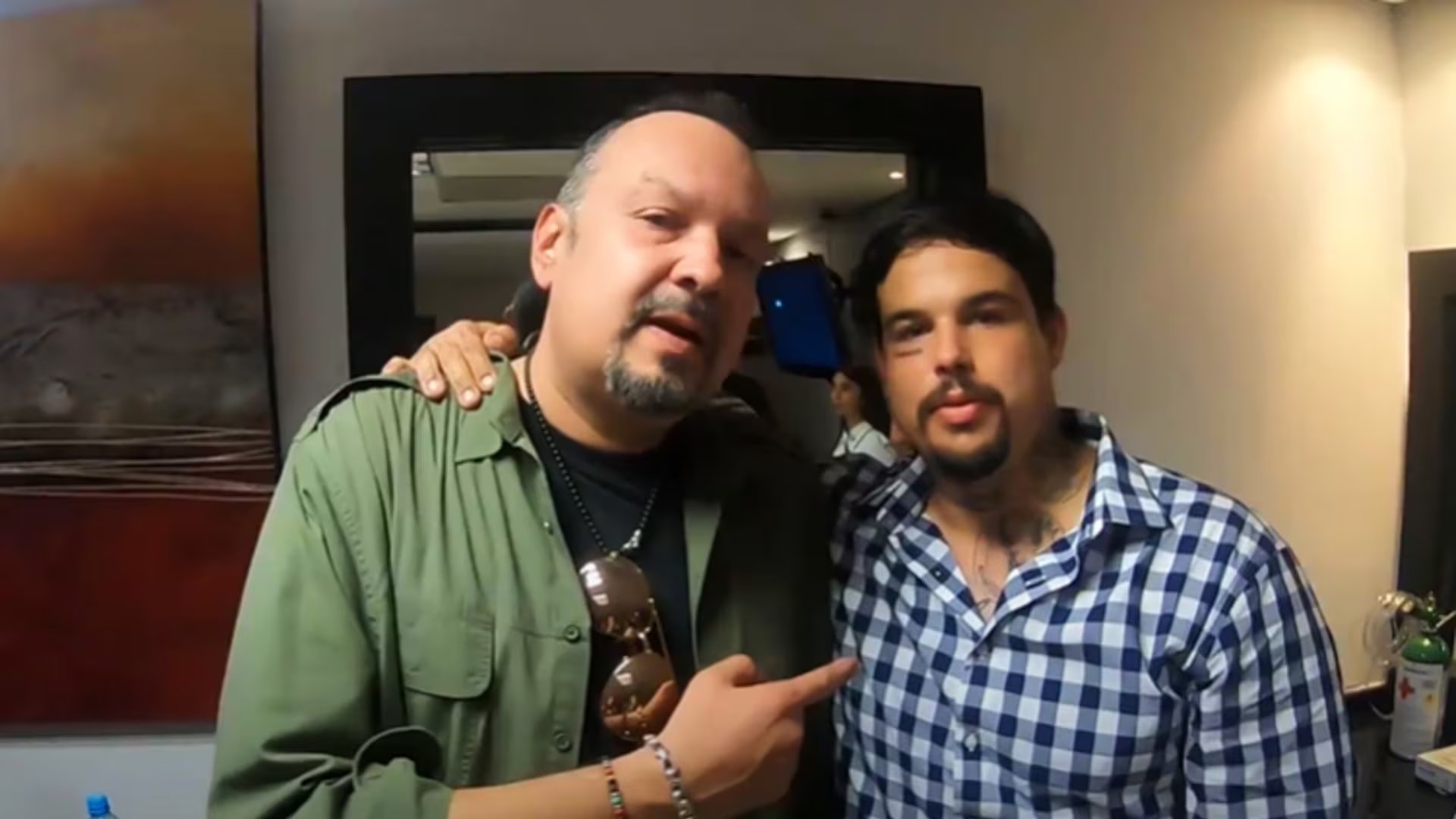El cantante atribuye el desgaste de Pepe Aguilar a 