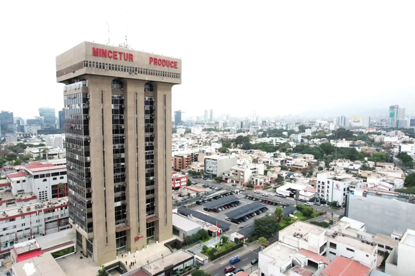La norma autoriza al Ministerio de la Producción a transferir recursos a Cofide mientras estén vigentes los créditos del programa. Foto: Andina