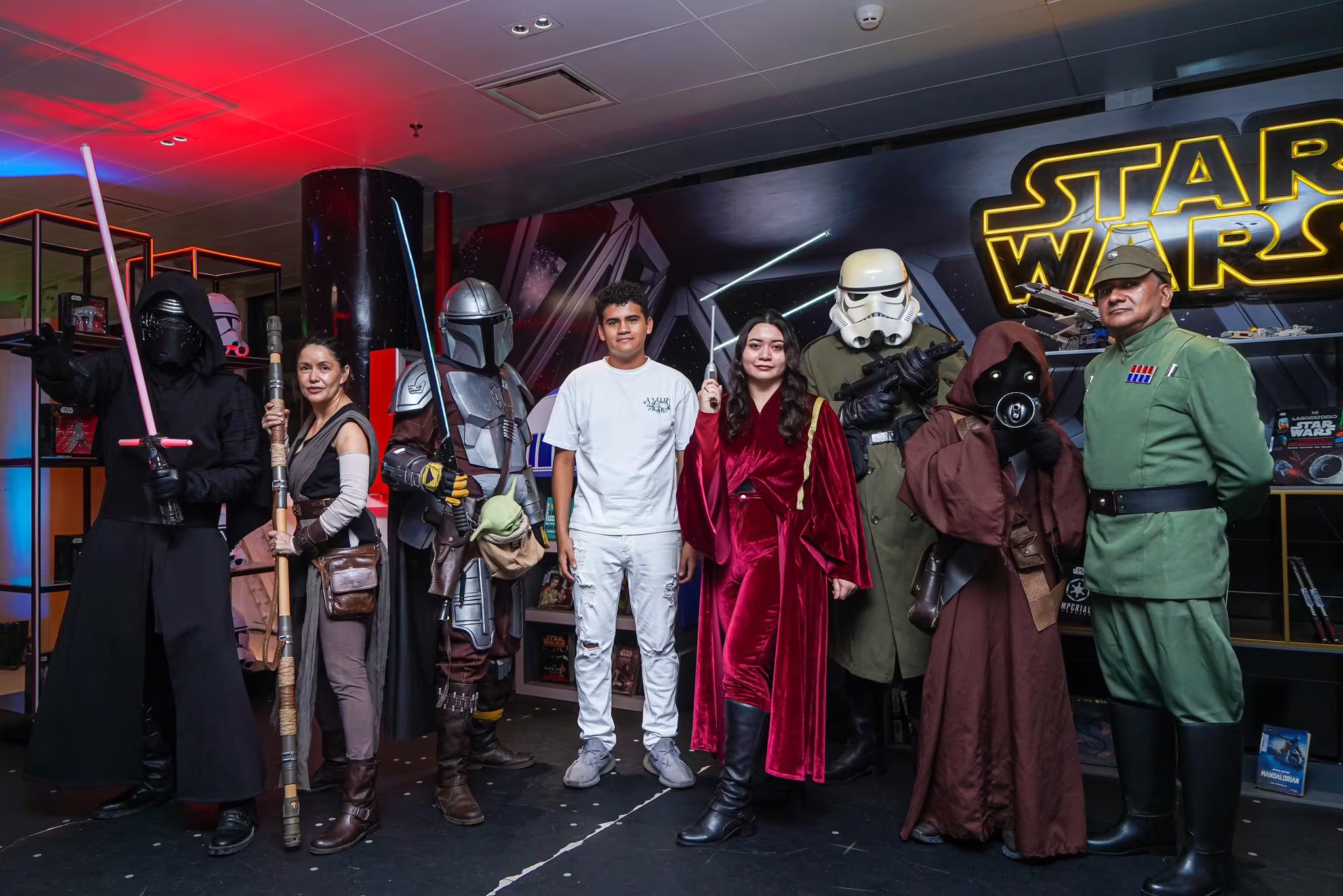 La ciudad reunió a familias y seguidores de la reconocida serie cinematográfica en torno a presentaciones musicales, exhibiciones y dinámicas que fortalecieron la agenda cultural dentro de espacios públicos. (Foto cortesía BINAES)
