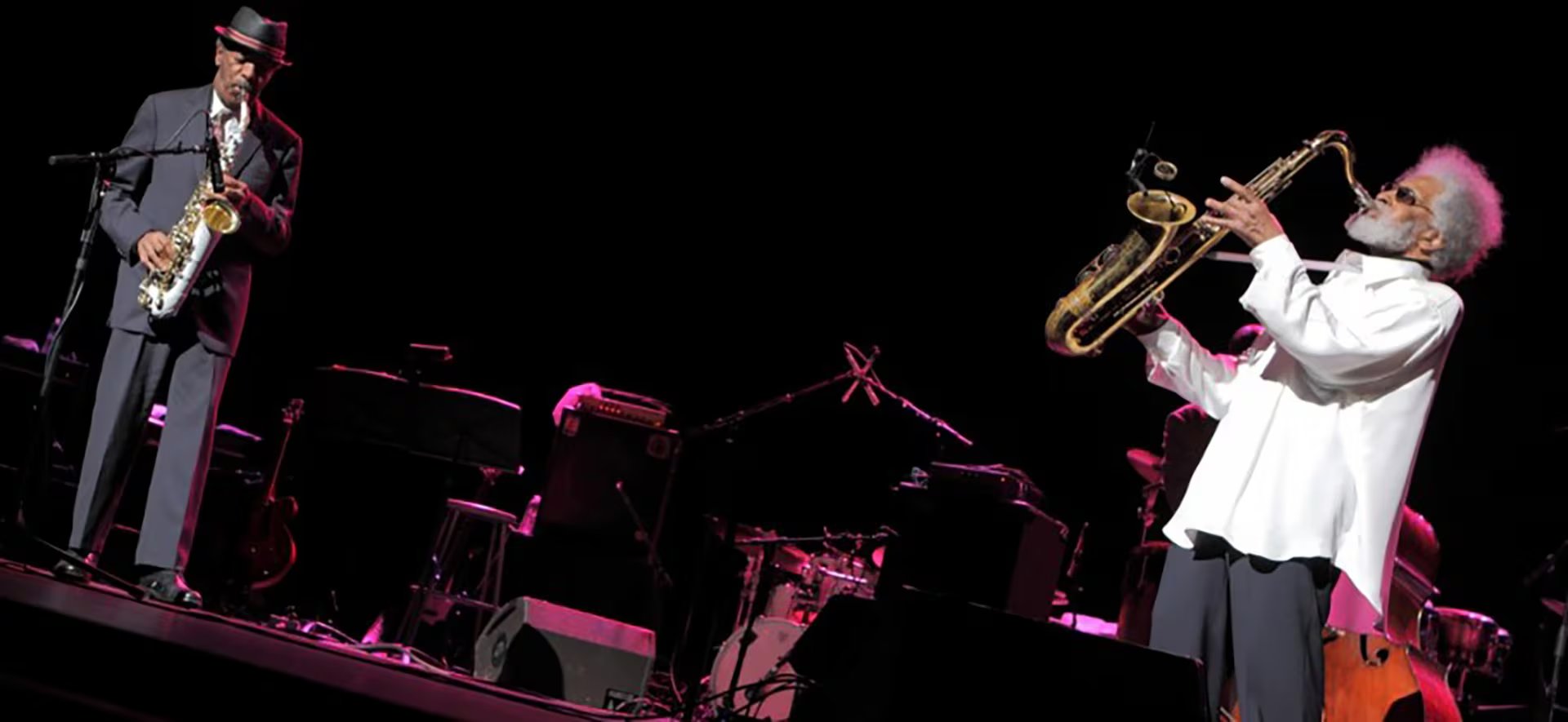 Sonny Rollins en el concierto celebratorio por sus 80 años, en 2010, tocando junto a su ídolo Ornette Coleman (Foto: John Abbot/sonnyrollins.com)