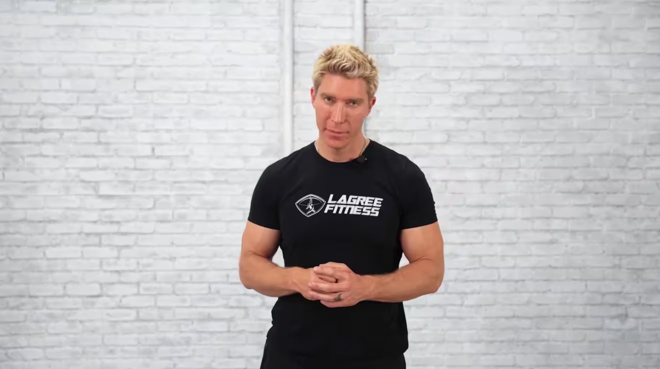 Lagree destaca por ser una disciplina de entrenamiento de alta intensidad y bajo impacto que utiliza la Megaformer para trabajar fuerza y resistencia (YouTube: Lagree Fitness)