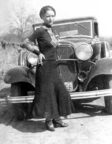 A casi un siglo, el mito de Bonnie y Clyde sigue vigente, mezclando hechos criminales, controversias policiales y el impacto mediático de una leyenda norteamericana