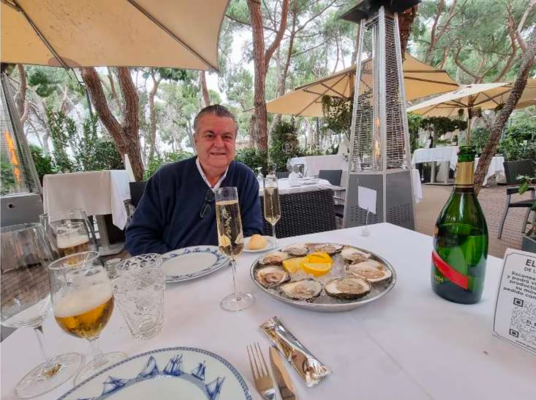Julio Martínez Sola, presidente de Plus Ultra, celebrando con ostras y champán el rescate de la SEPI (Informe de la UDEF)