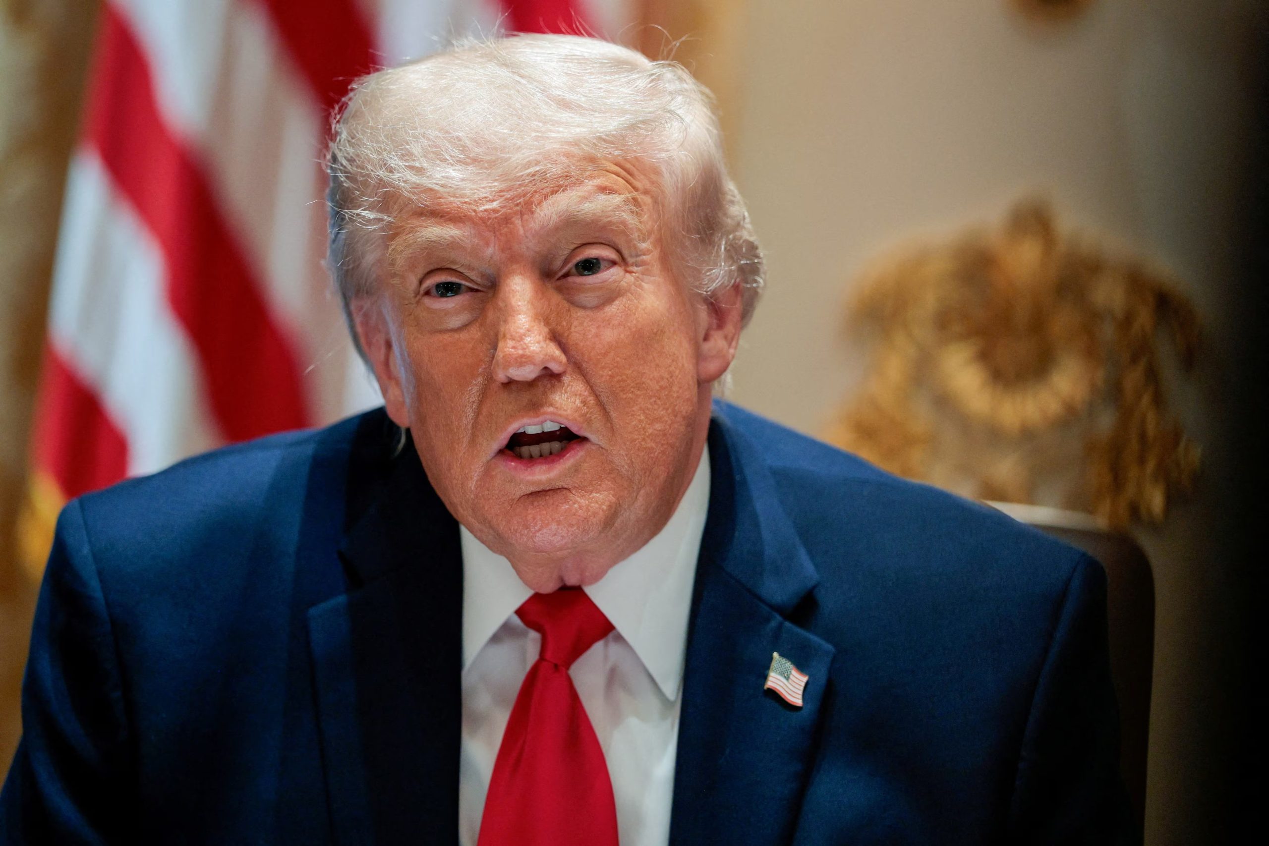 La administración de Donald Trump evalúa frenar el procesamiento internacional en aeropuertos ubicados en jurisdicciones santuario (Reuters)