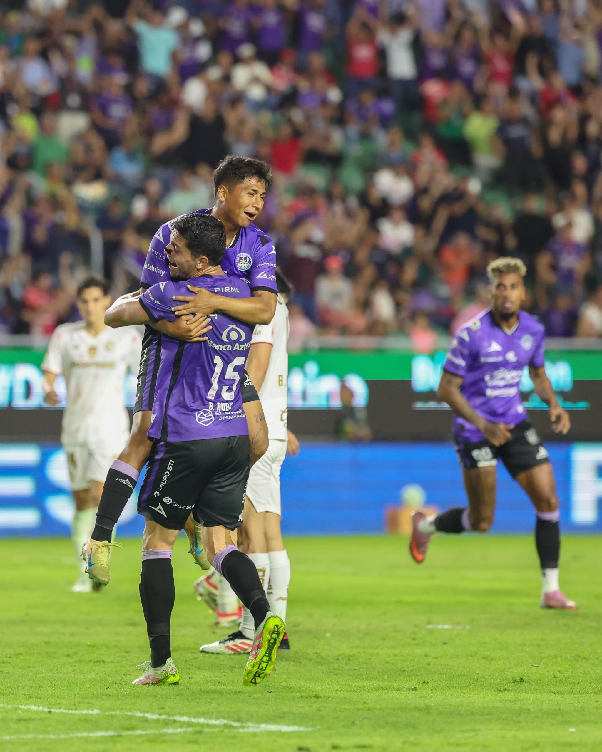 El propietario del Mazatlán FC agradeció el respaldo de la afición y resaltó el triunfo logrado en el último partido en casa frente a Toluca. (X / @MazatlanFC)