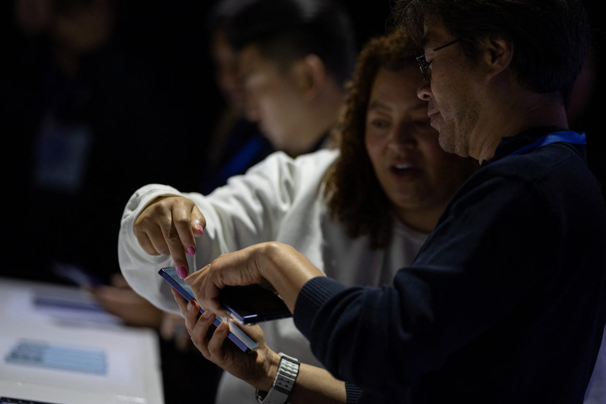One UI 8.5 introduce protección contra robo y verificación de identidad ampliada en los teléfonos Galaxy. (Reuters)
