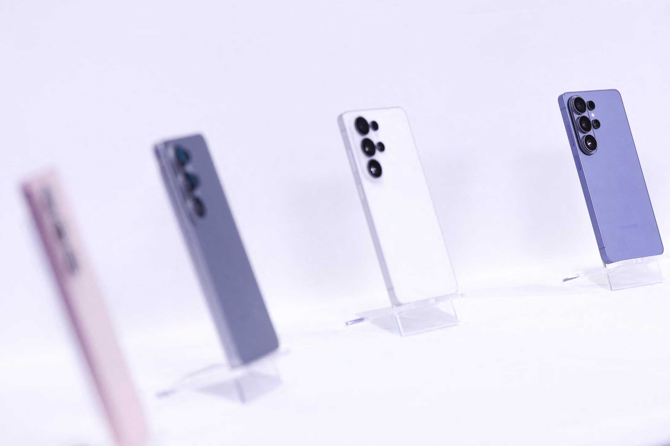 Se especula que el S27 Ultra eliminará el sensor teleobjetivo 3x en favor de un sistema fotográfico más simple. (Reuters)