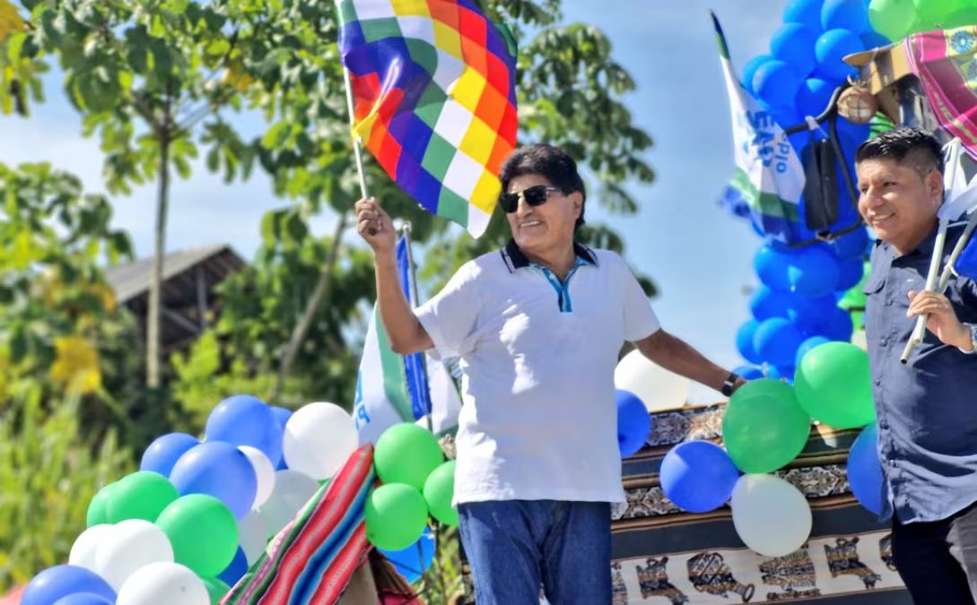 Evo Morales en su bastión de Cochabamba durante una reaparición pública en febrero. El expresidente permanece refugiado en el Trópico de Cochabamba bajo la protección de las federaciones cocaleras. Archivo.
