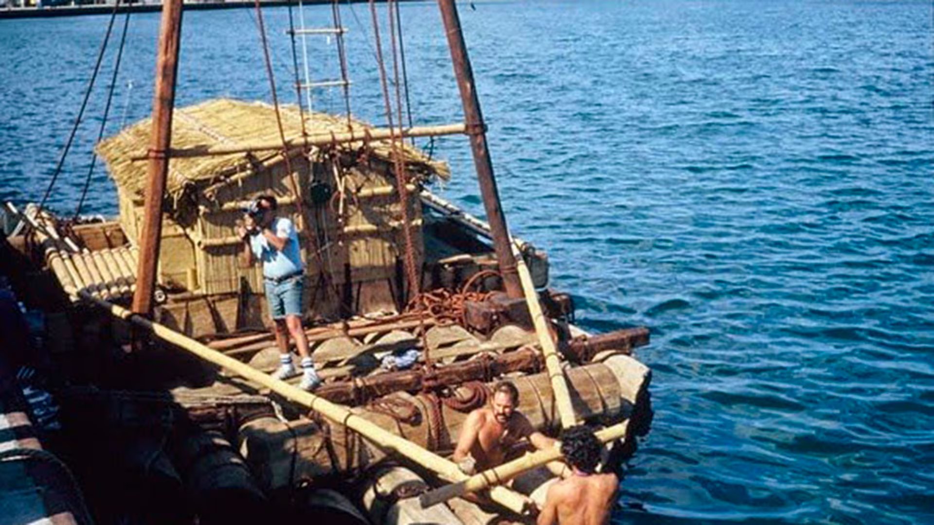 La balsa Atlantis fue construida sin usar piezas metálicas ni clavos, empleando solo nueve troncos ecuatorianos atados con cuerdas vegetales, y replicando técnicas de hace 3.500 años (Gentileza Alfredo Barragán)