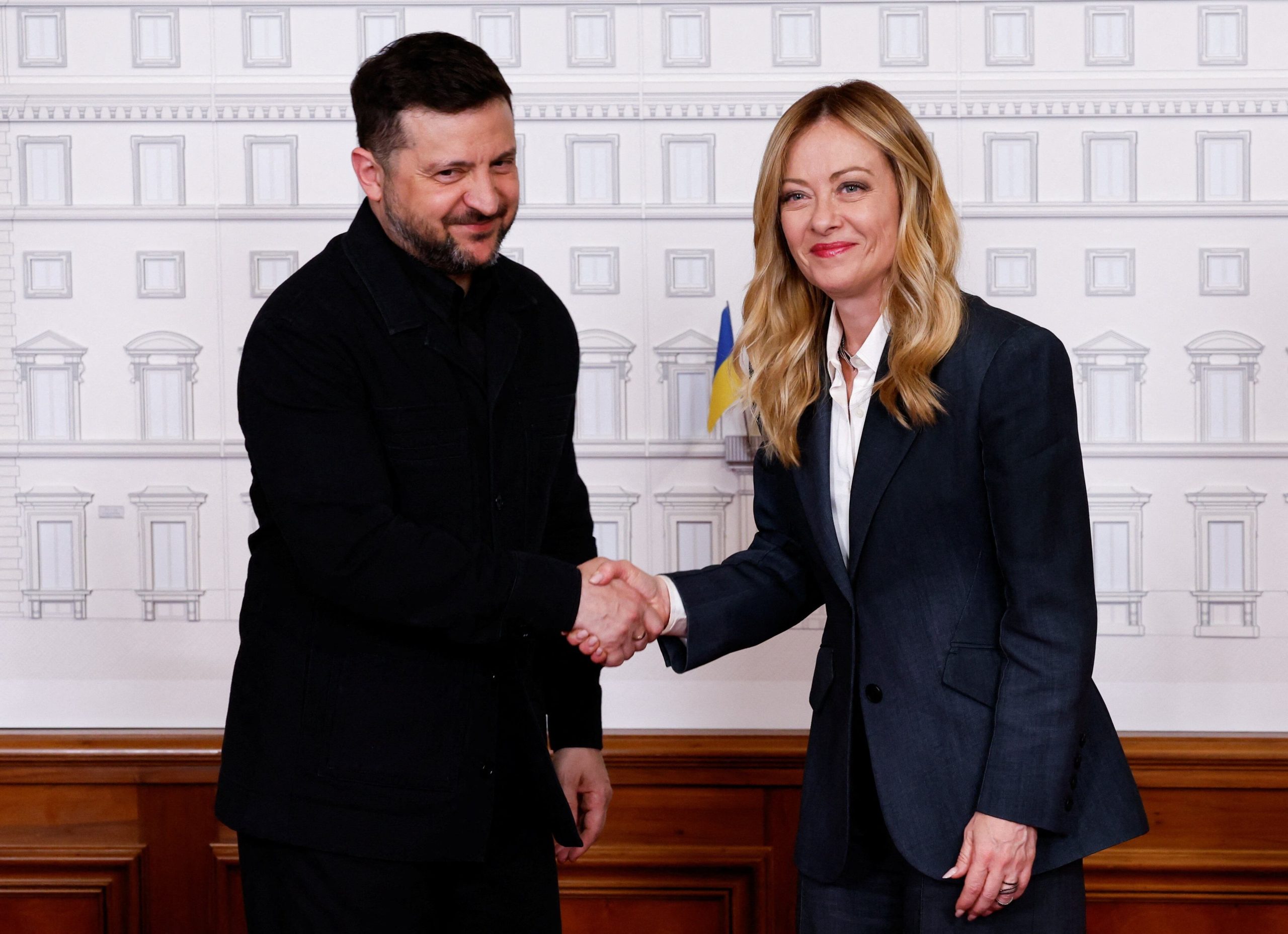 El gobierno de Italia, encabezado por Giorgia Meloni, reafirmó su solidaridad con la población ucraniana e instó a facilitar una paz justa y duradera. (REUTERS/ARCHIVO)