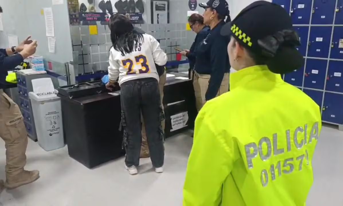 Alias Peli Roja delinquía bajo las órdenes directas de alias Mario, máximo cabecilla de la organización - crédito Policía Nacional/Interpol