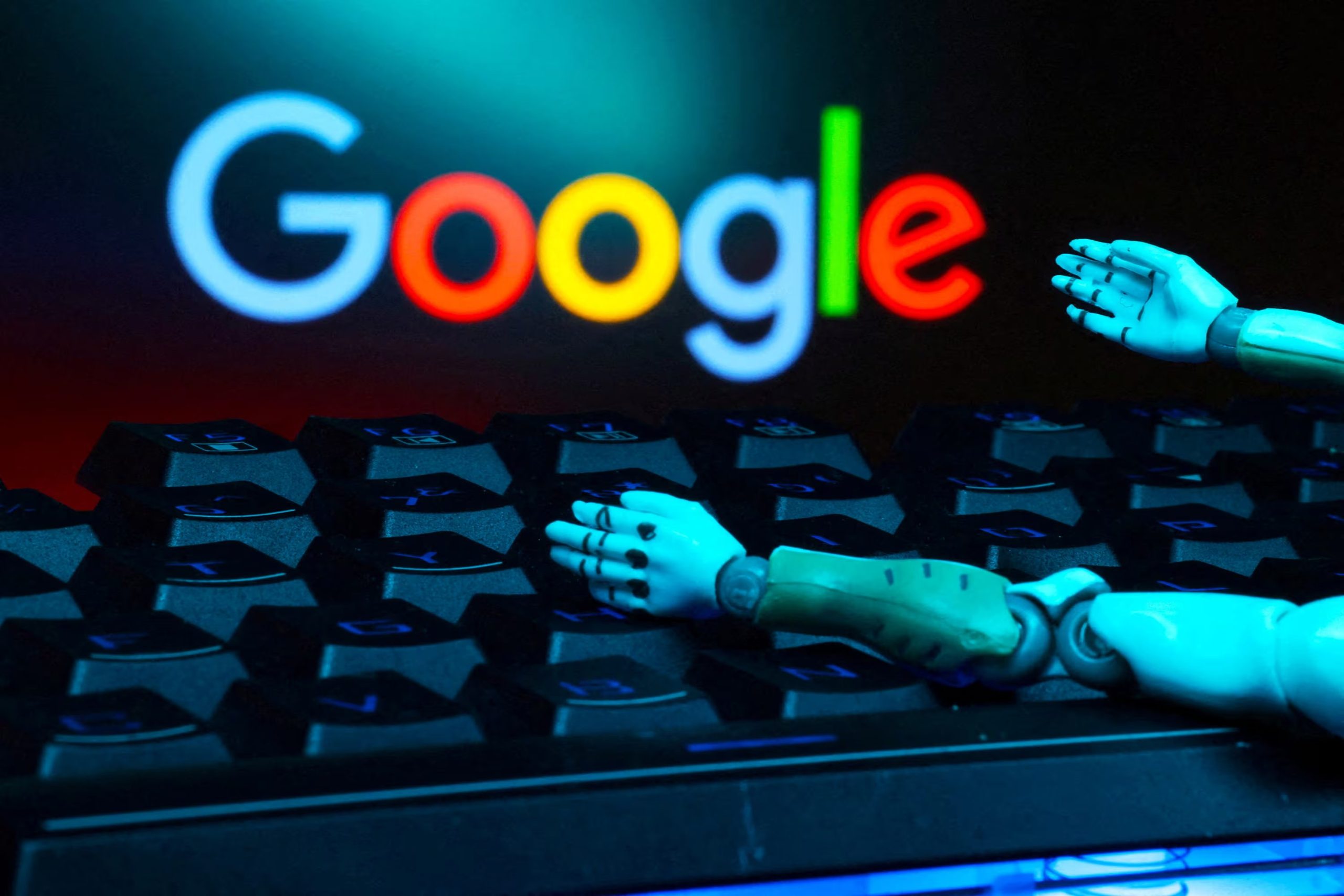 Google categoriza el uso de AI Mode en cinco grandes bloques: explorar, decidir, aprender, hacer y crear. 

 REUTERS/Dado Ruvic/Illustration 