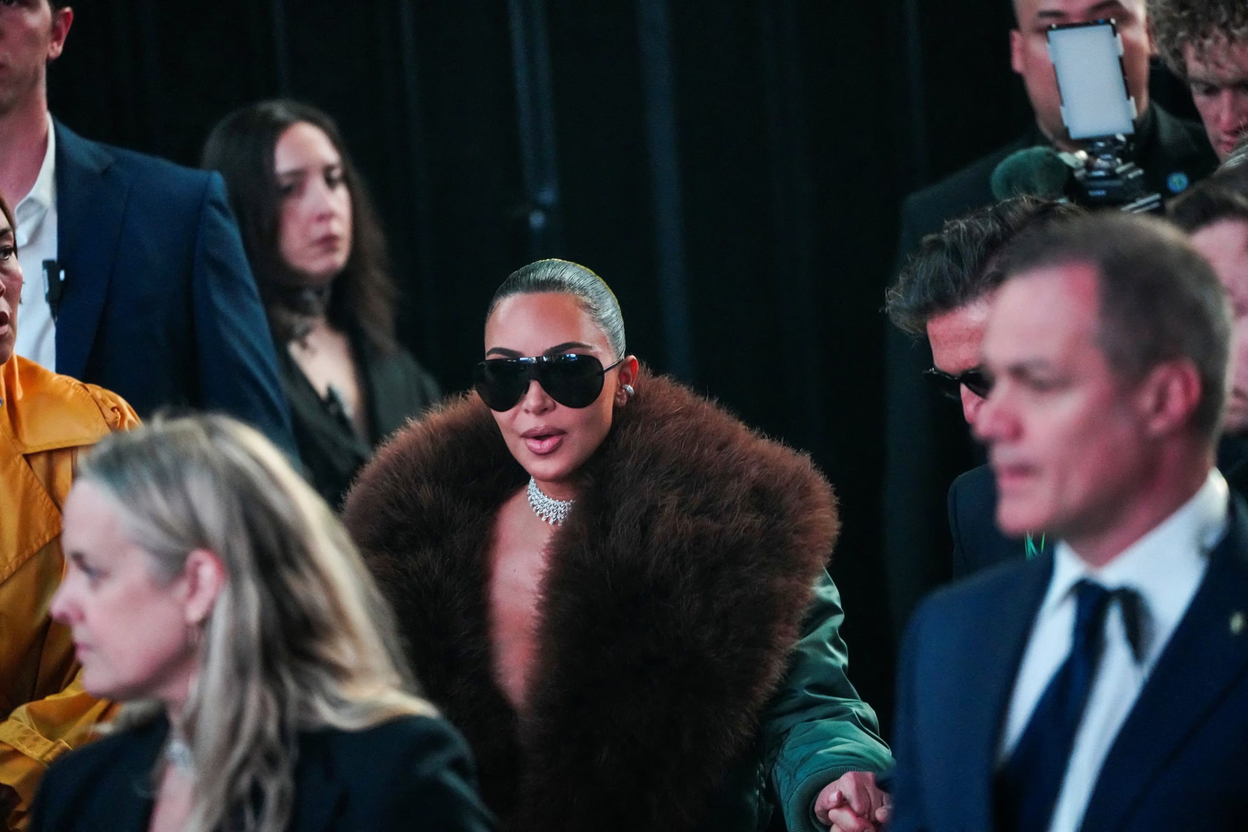 Kim Kardashian, la empresaria y figura mediática se sumó a la exclusiva lista de invitados, consolidando el magnetismo de la marca entre las celebridades (REUTERS/Eduardo Munoz)