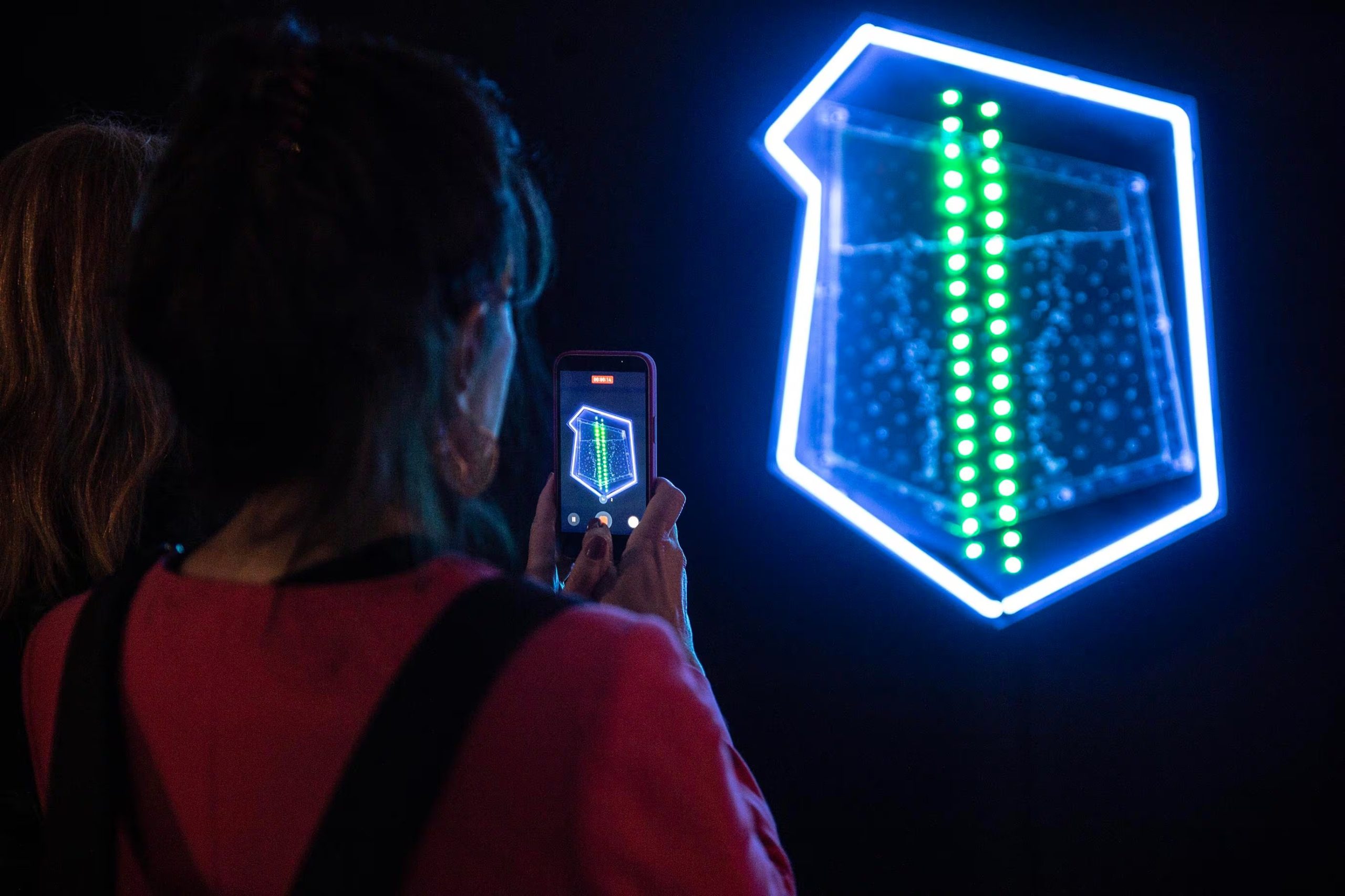 “En tiempo real”, la primera individual del artista en la ciudad, reúne obras icónicas