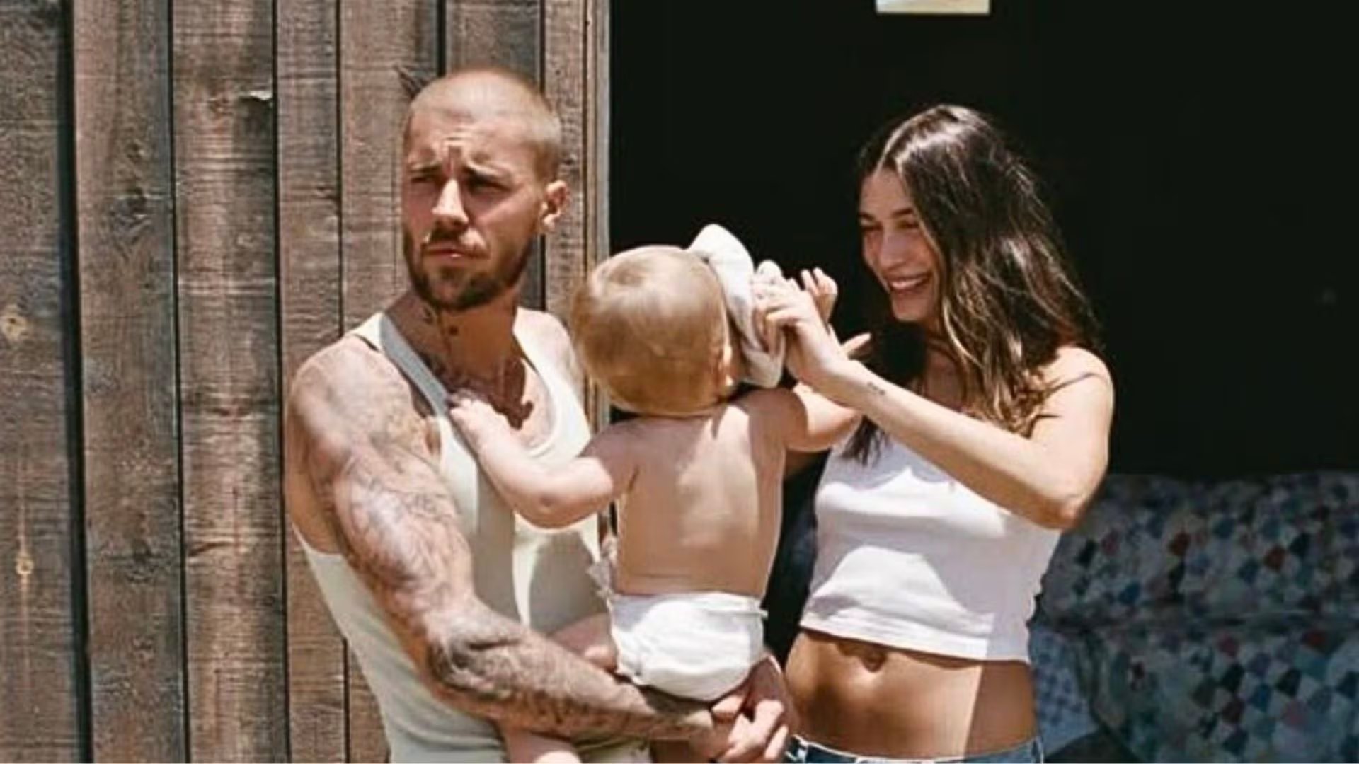 Las lecciones de vulnerabilidad y establecimiento de límites fortalecieron a Hailey Bieber en los roles de empresaria, madre, amiga y pareja (Instagram/justinbieber)
