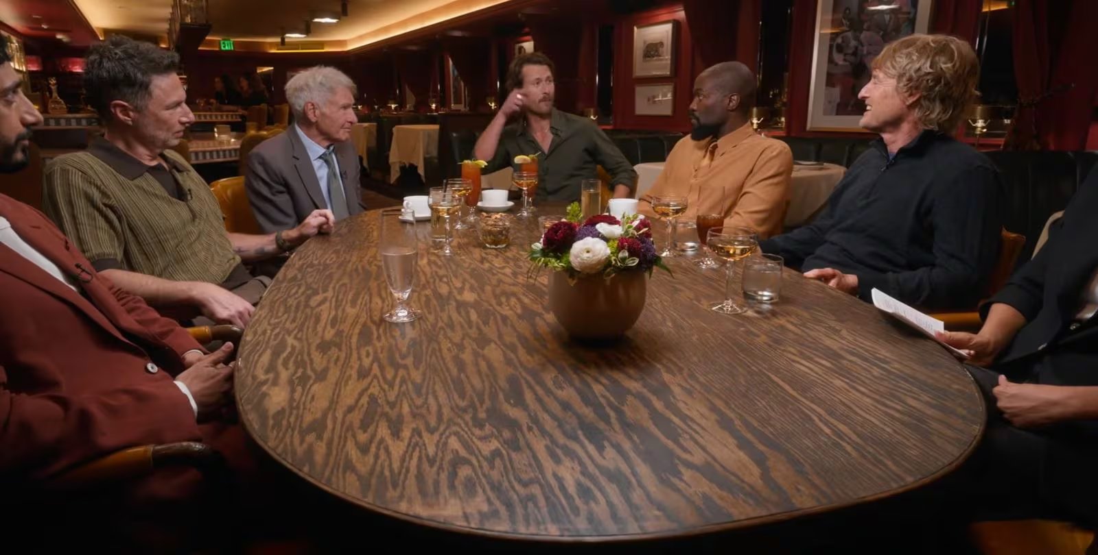El panel subrayó la importancia de disciplinas personales y estrategias para enfrentar el síndrome del impostor y la autoexigencia en la carrera actoral (Captura de video: YouTube/@hollywoodreporter)