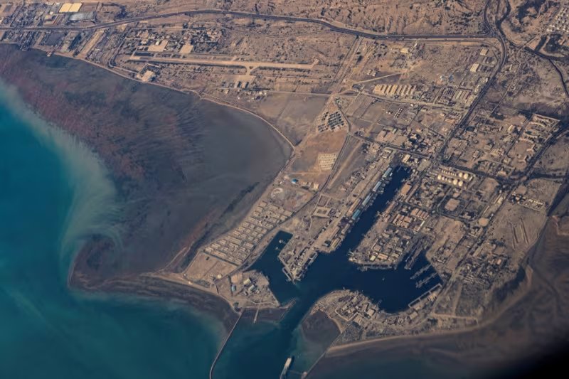 Vista aérea de archivo de las costas iraníes y el puerto de Bandar Abbas en el estrecho de Ormuz. 10 diciembre 2023. REUTERS/Stringer