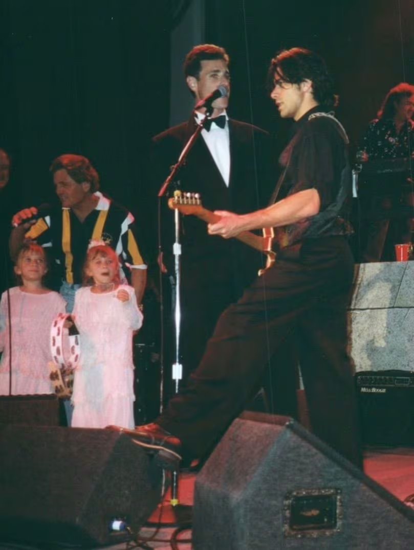 Stamos relató cómo el apoyo de Saget fue fundamental tras la muerte de sus padres y en los momentos más difíciles de su vida (Instagram/@johnstamos)