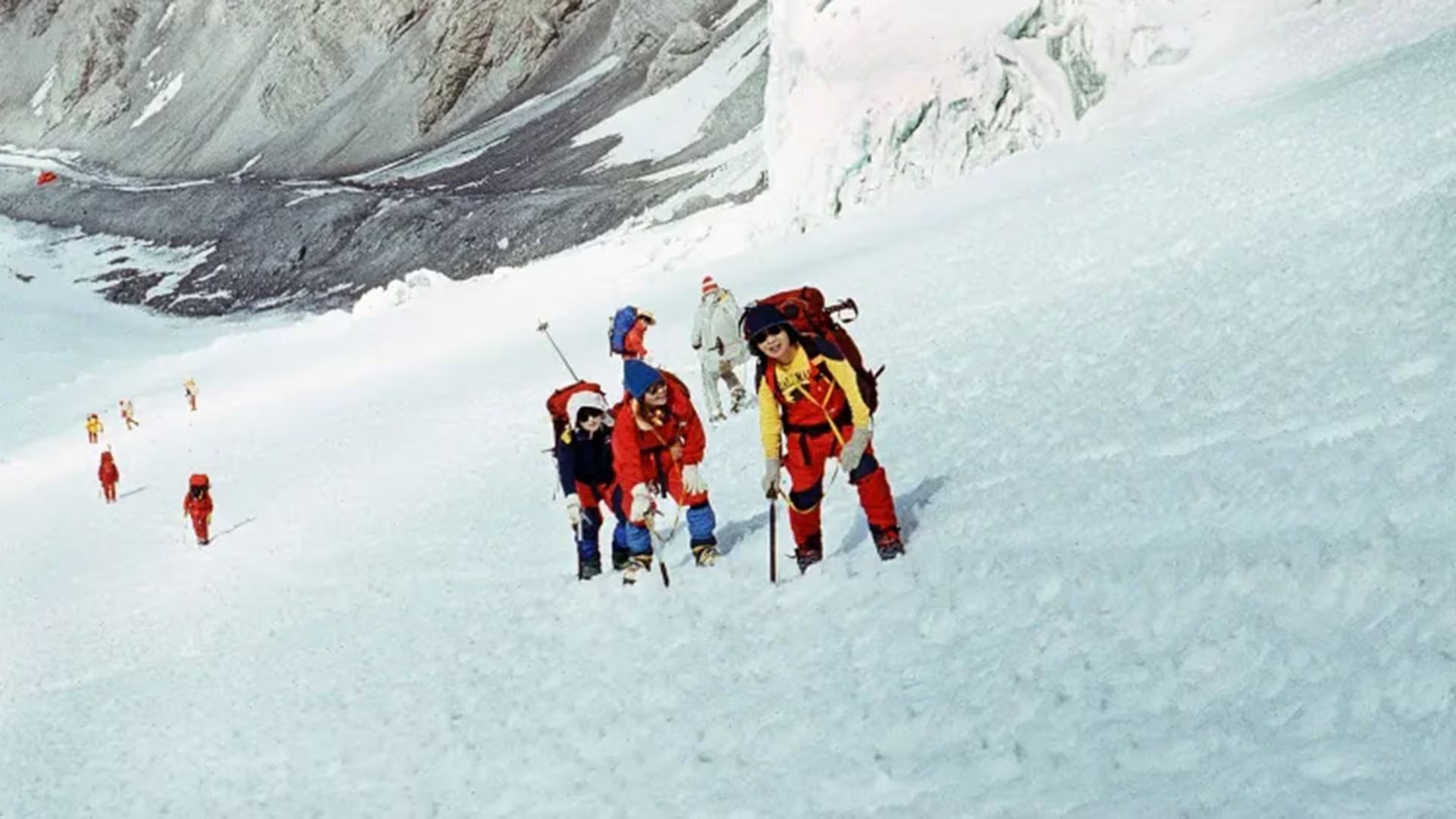 Junko Tabei en pleno ascenso (Jaan Künnap / Wikimedia)
