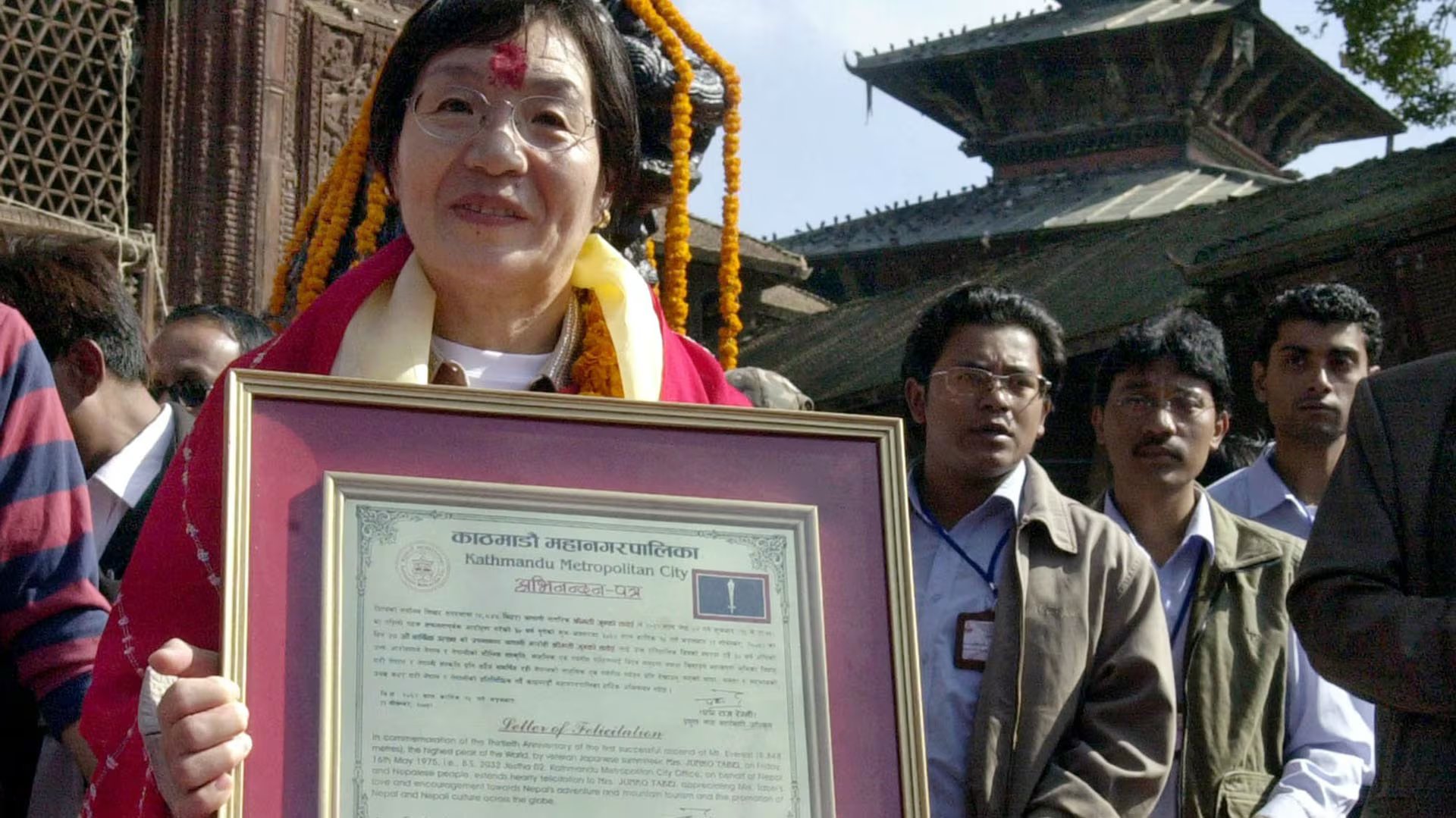 Junko Tabei, pionera del alpinismo, recibe un reconocimiento en Katmandú, Nepal, por su contribución al montañismo y la igualdad de género en deportes de alta montaña (Reuters)