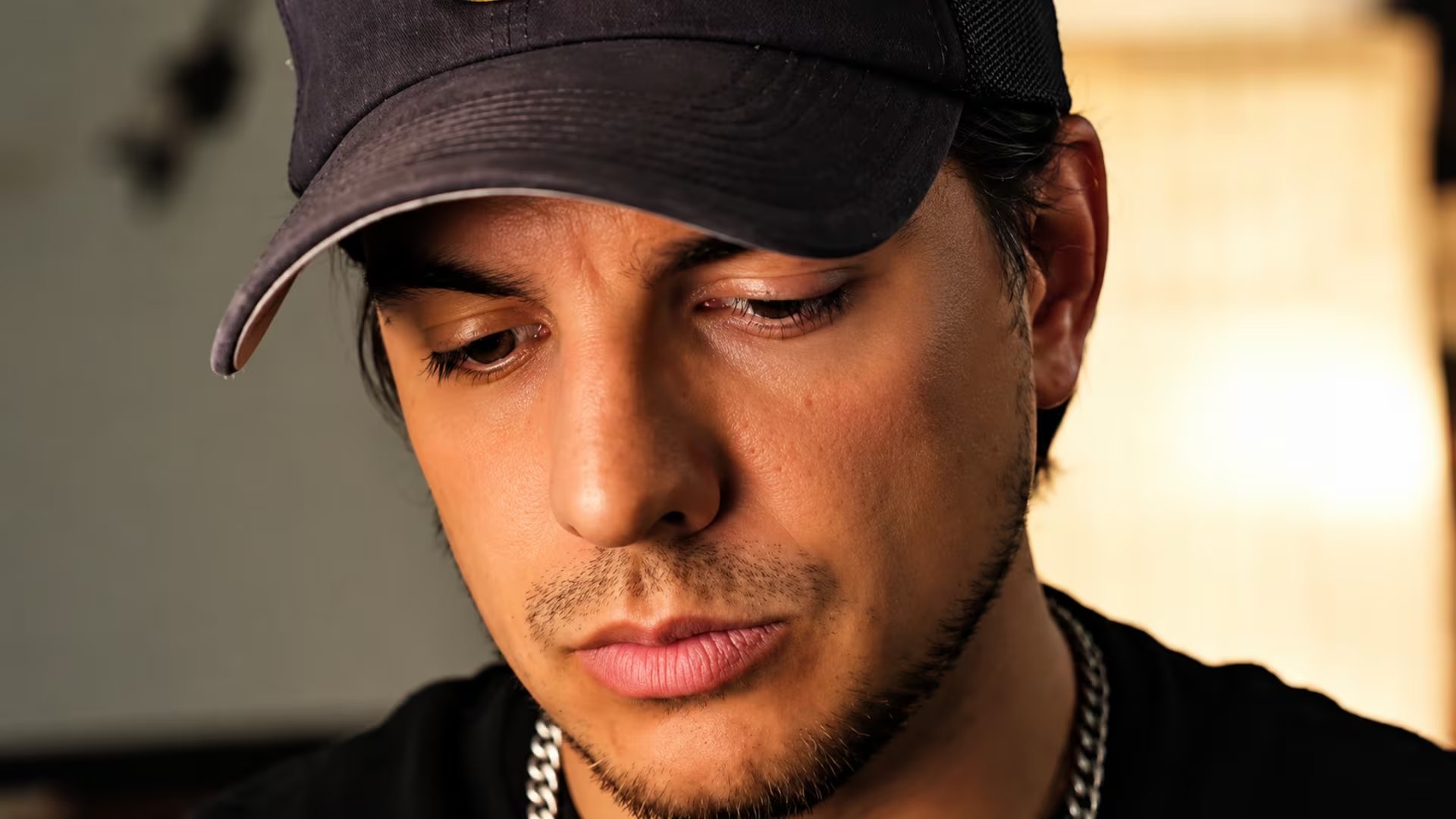 El cantante afirma no creer que Vadhir Derbez sea capaz del delito, basando su opinión en la experiencia personal y cercanía entre ambos (Vadhir Derbez: Instagram)