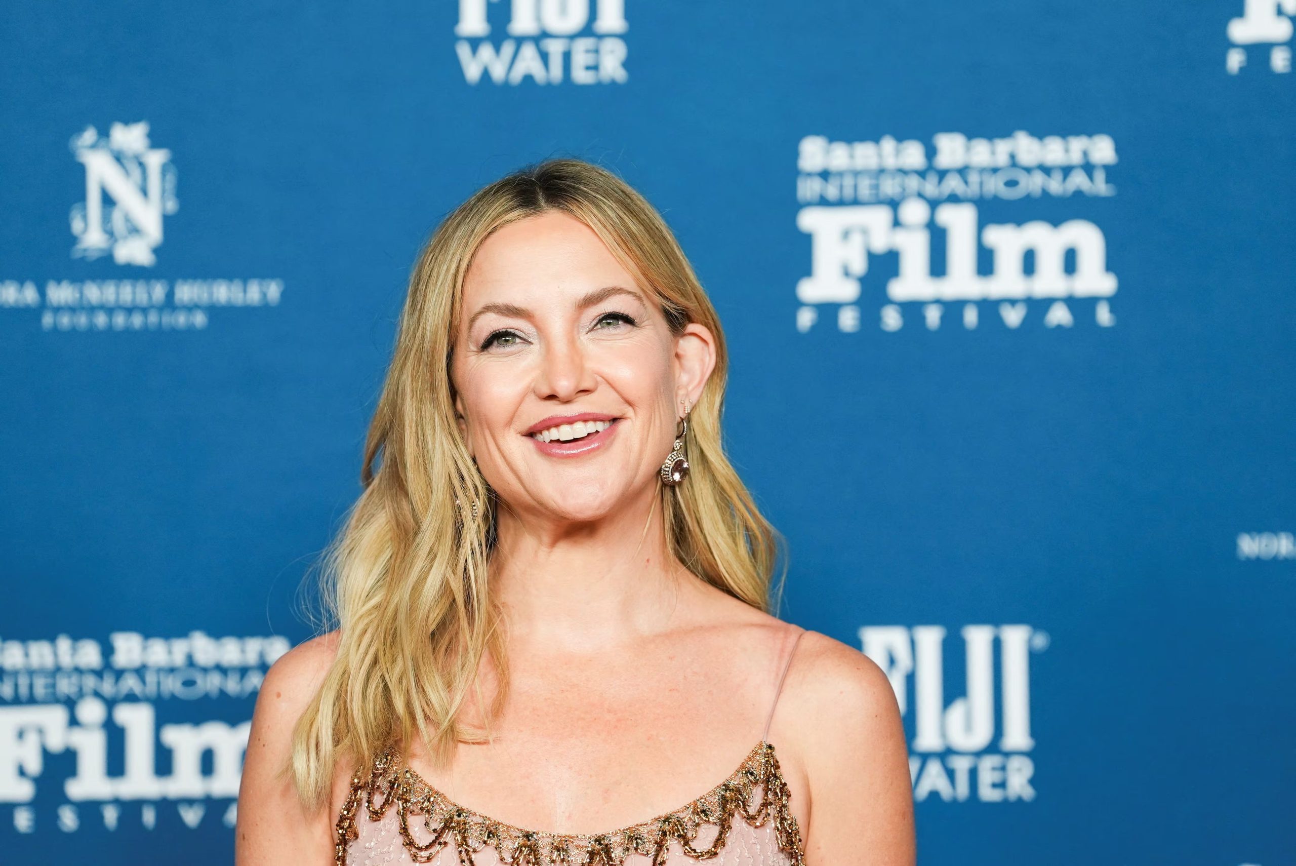 Meditación diaria, ejercicio moderado y tiempos familiares sin dispositivos son las estrategias que Kate Hudson implementa para recuperar su equilibrio (REUTERS/Arafat Barbakh)