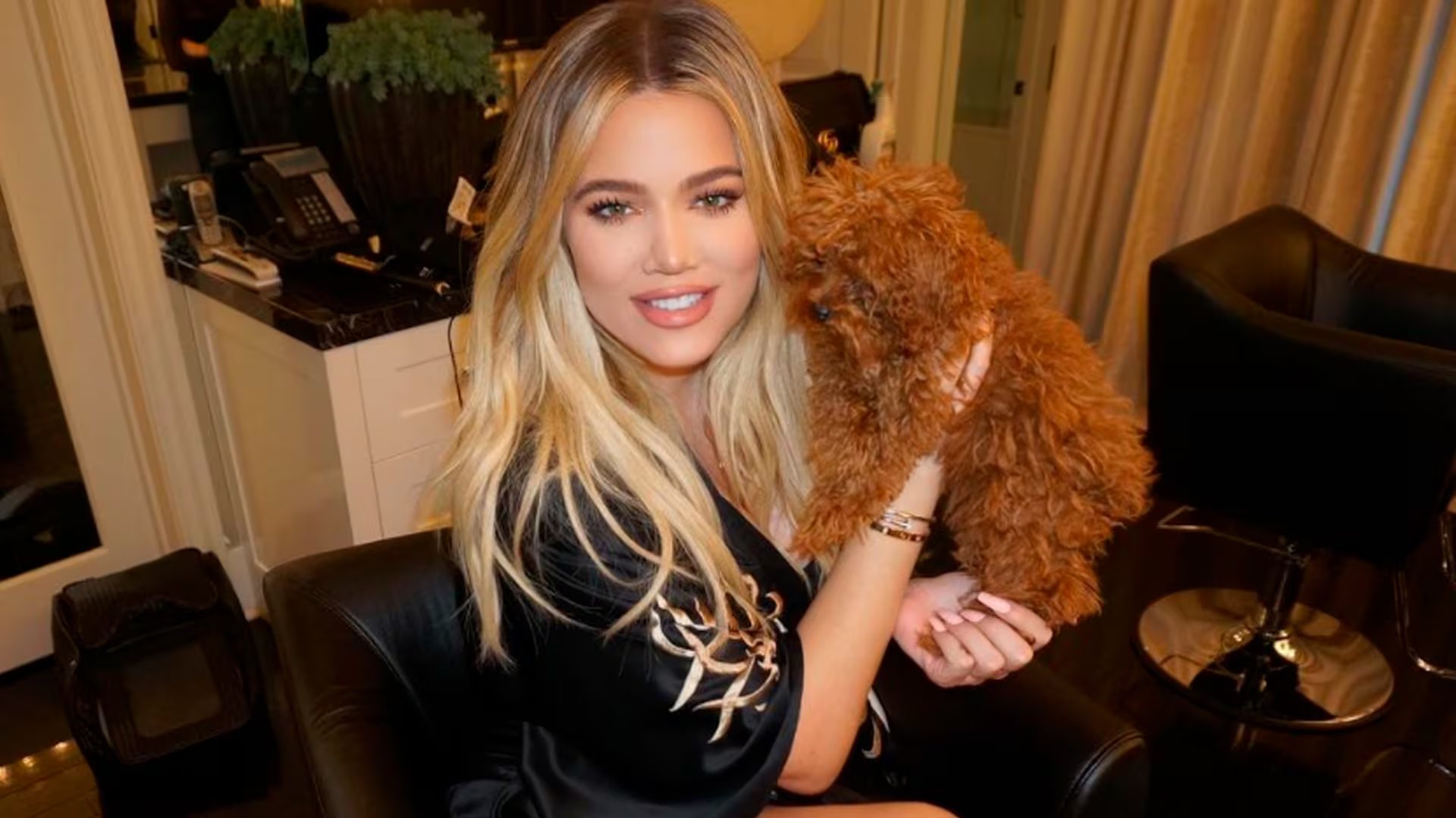 Durante su pódcast, Khloé Kardashian también recordó el miedo que sintió tras su arresto por DUI en 2007. (khloekardashian)
