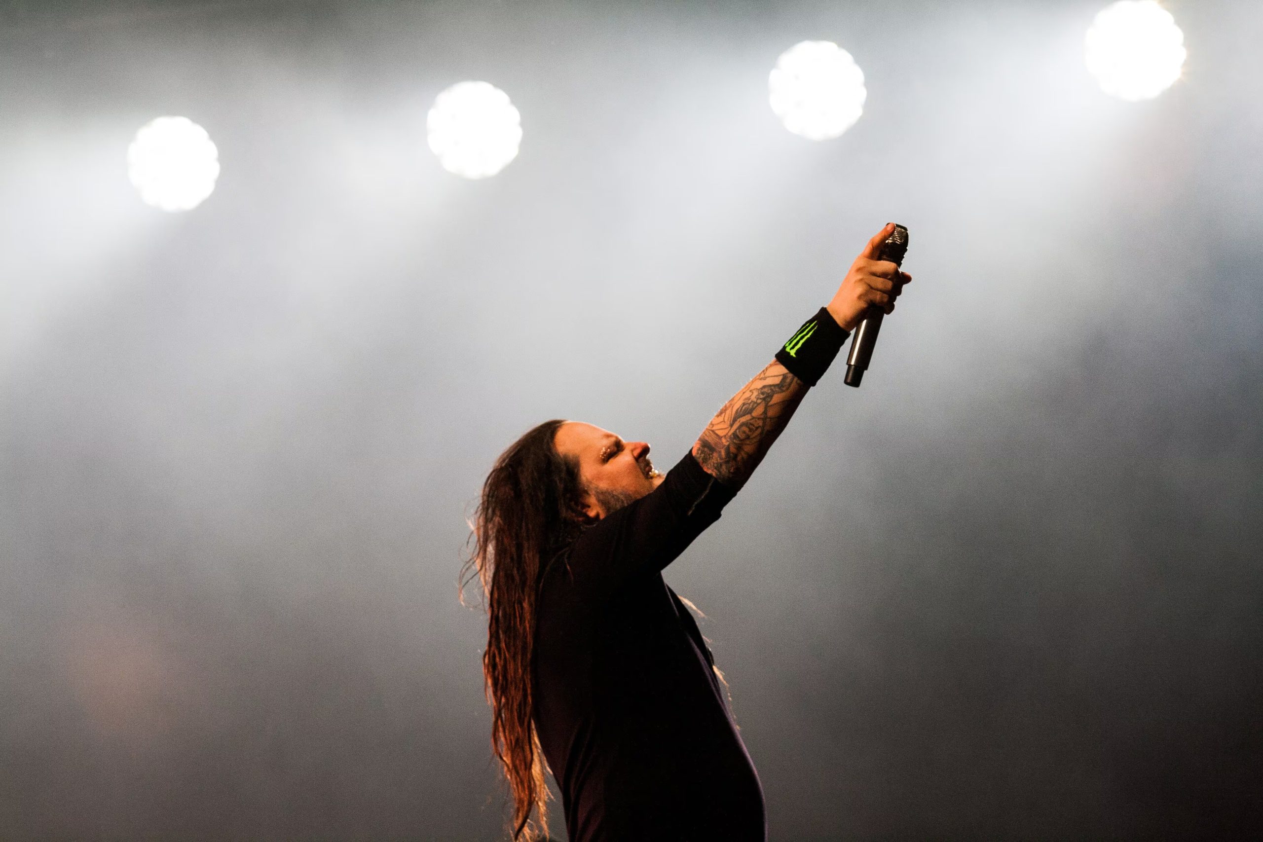 La banda de metal estadounidense, Korn, hizo retumbar el escenario del Vive Latino (Foto: Cuartoscuro) 
