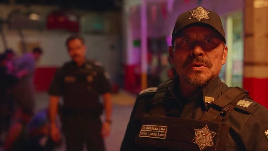 os policías. Una decisión imposible. Alfonso Herrera y Noé Hernández protagonizan ‘La captura’, dirigida por Chava Cartas el director de ‘Contraataque’. Este verano solo en Netflix.

Inspirada en la operación para capturar a Joaquín Guzmán Loera, “El Chapo”. (Instagram: netflixlat)