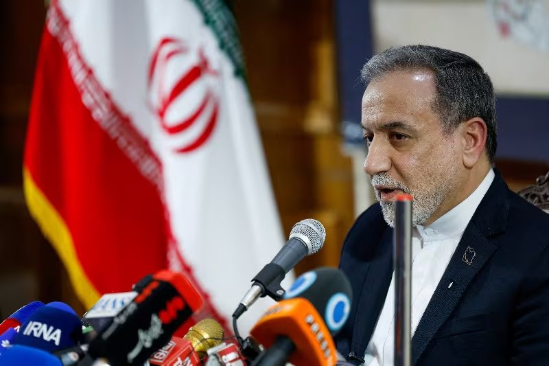 El canciller iraní Abás Araqchi afirma que un retorno a la guerra involucraría más sorpresas estratégicas por parte de Irán. (REUTERS/ARCHIVO)