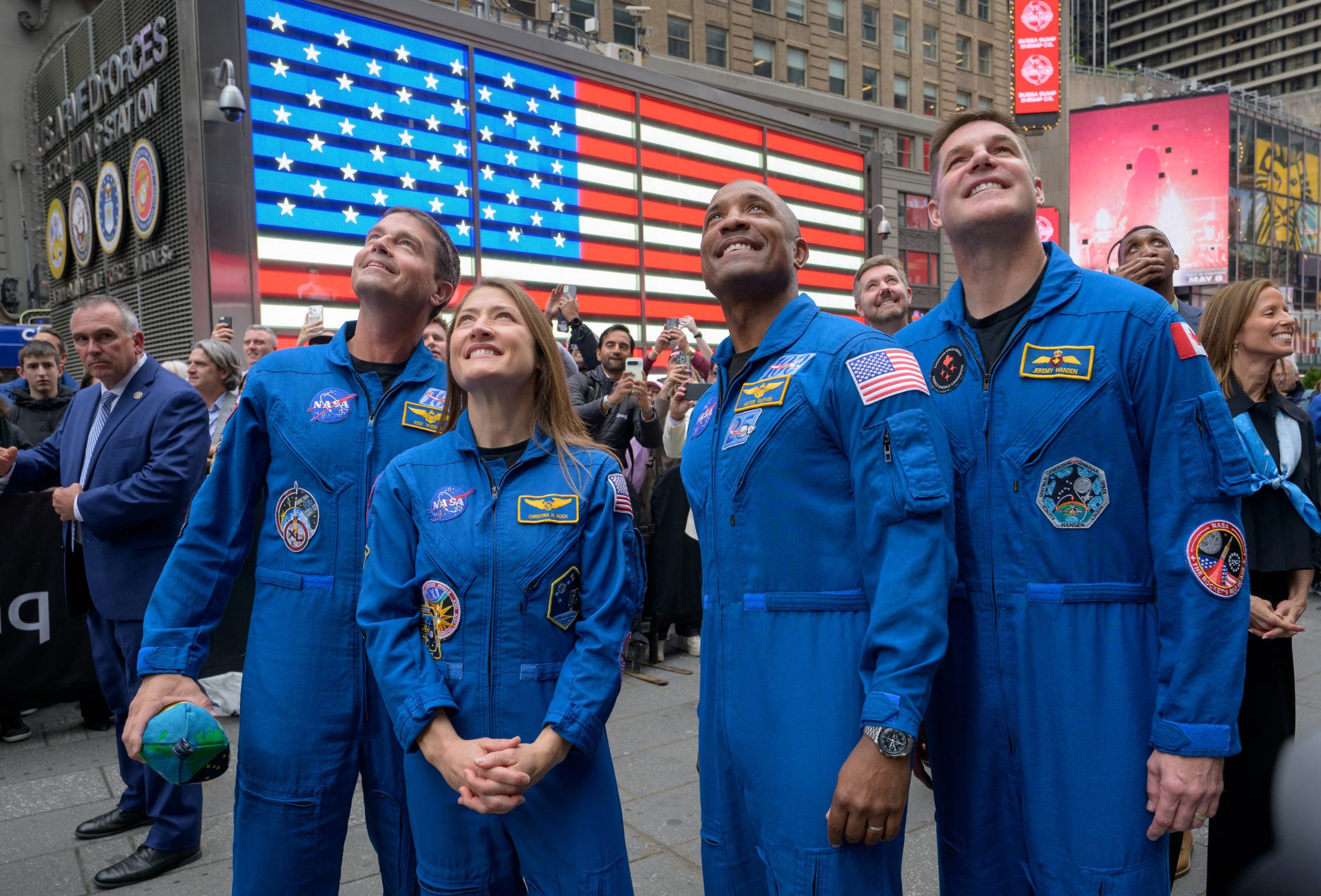 Los astronautas de Artemis II, Reid Wiseman, Christina Koch, Victor Glover y Jeremy Hansen trajeron información vital para la próxima misión espacial (Reuters)