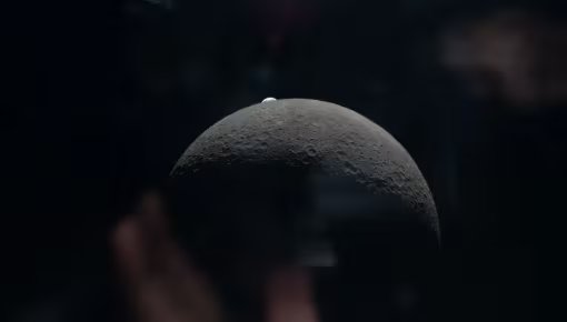 La Tierra se oculta tras la Luna desde la nave espacial (NASA)