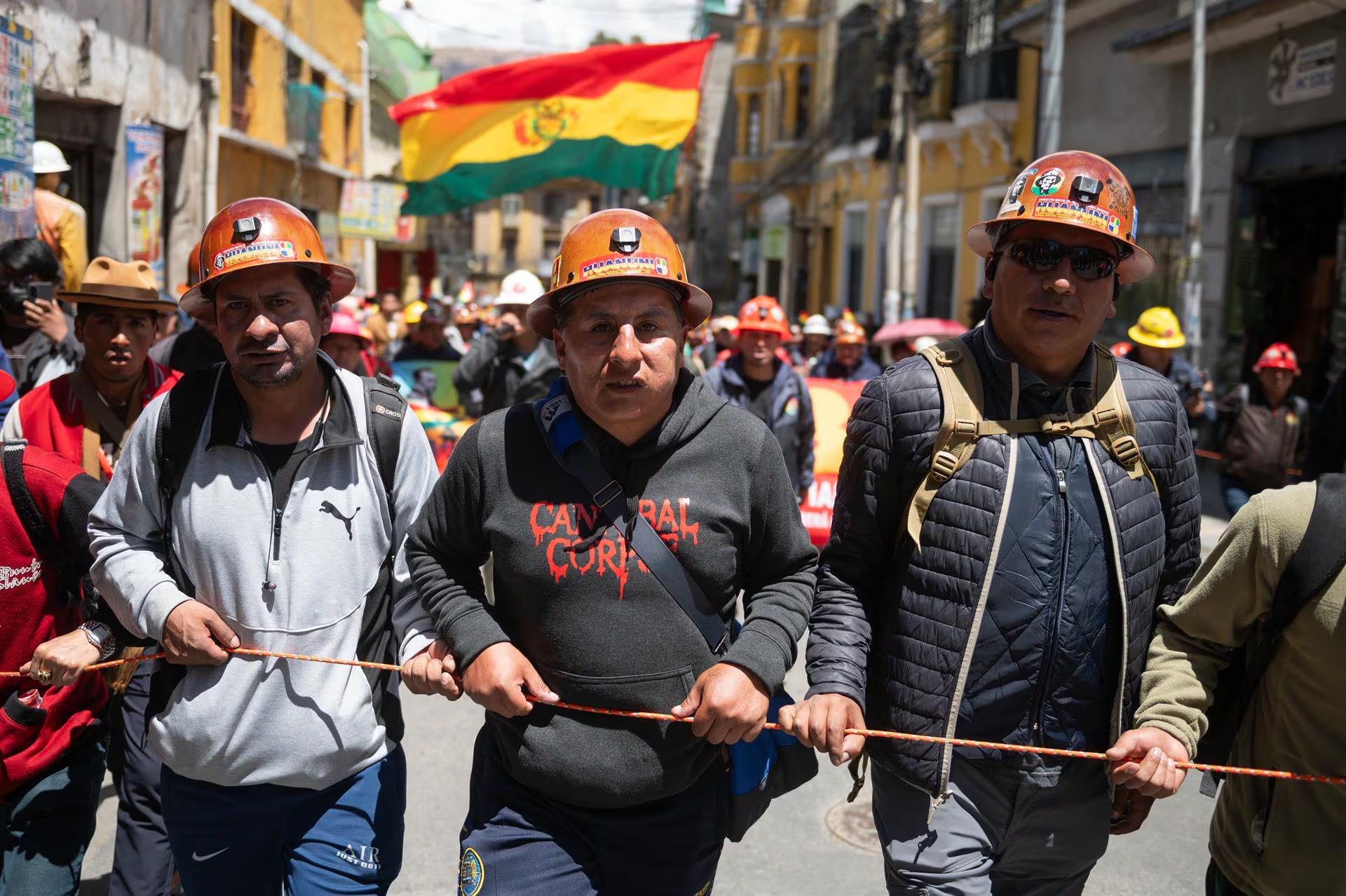 Los bloqueos de carreteras en La Paz y otras regiones impidieron el ingreso de alimentos y combustible a la ciudad (Europa Press)