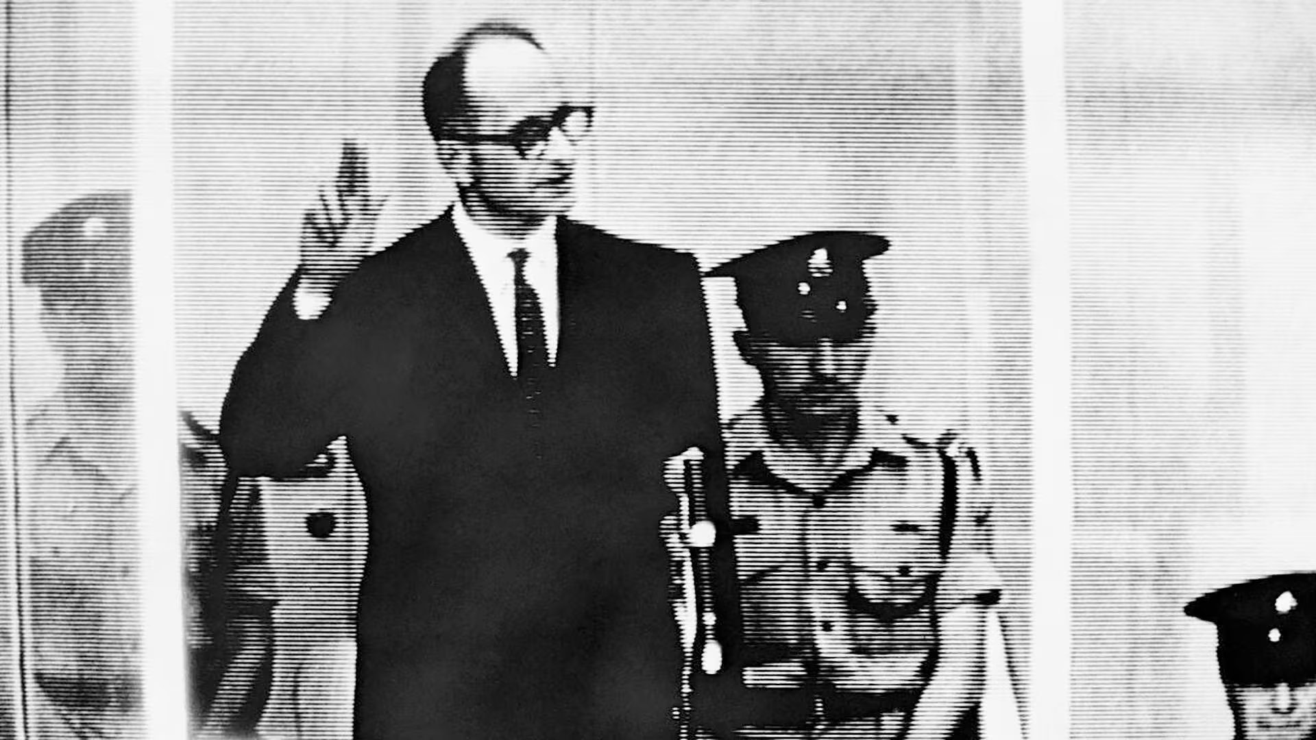 La extradición y juicio de Adolf Eichmann en Israel marcaron uno de los hitos más importantes en la persecución internacional de criminales nazis