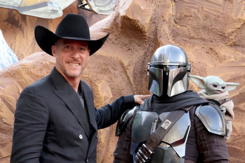 Brendan Wayne, descendiente de John Wayne, es el principal intérprete físico de Din Djarin en 