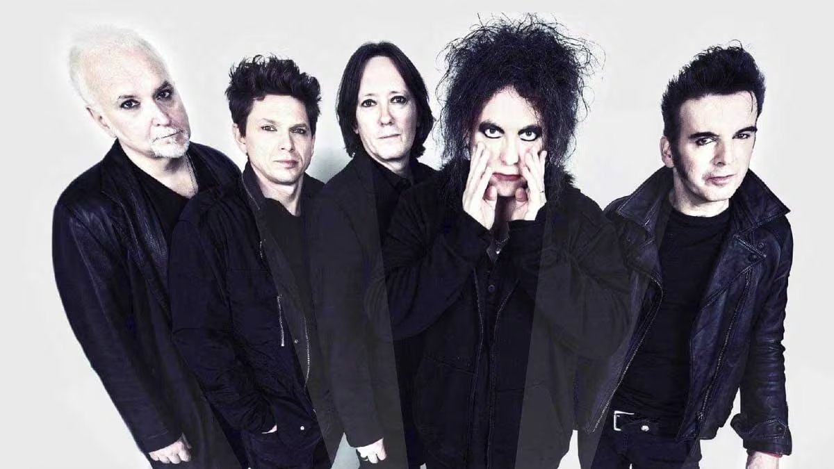 La camiseta de The Cure, comprada en París, es el objeto más sentimental para Pascal y símbolo de su devoción por la banda
