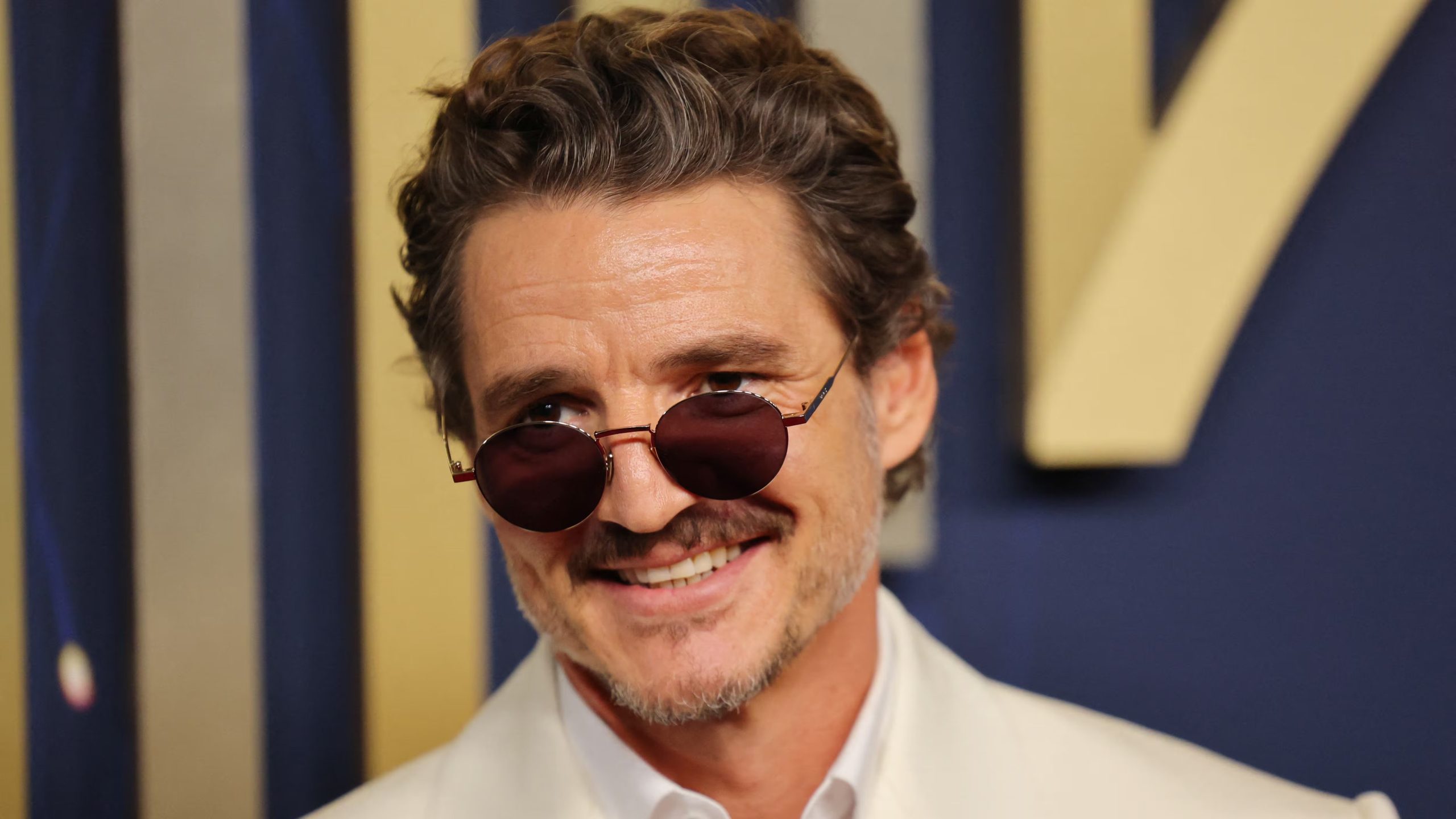 Cada camiseta de banda que luce Pedro Pascal actúa como testimonio vivo de su crecimiento, gustos musicales y momentos clave de su biografía (REUTERS/Daniel Cole)