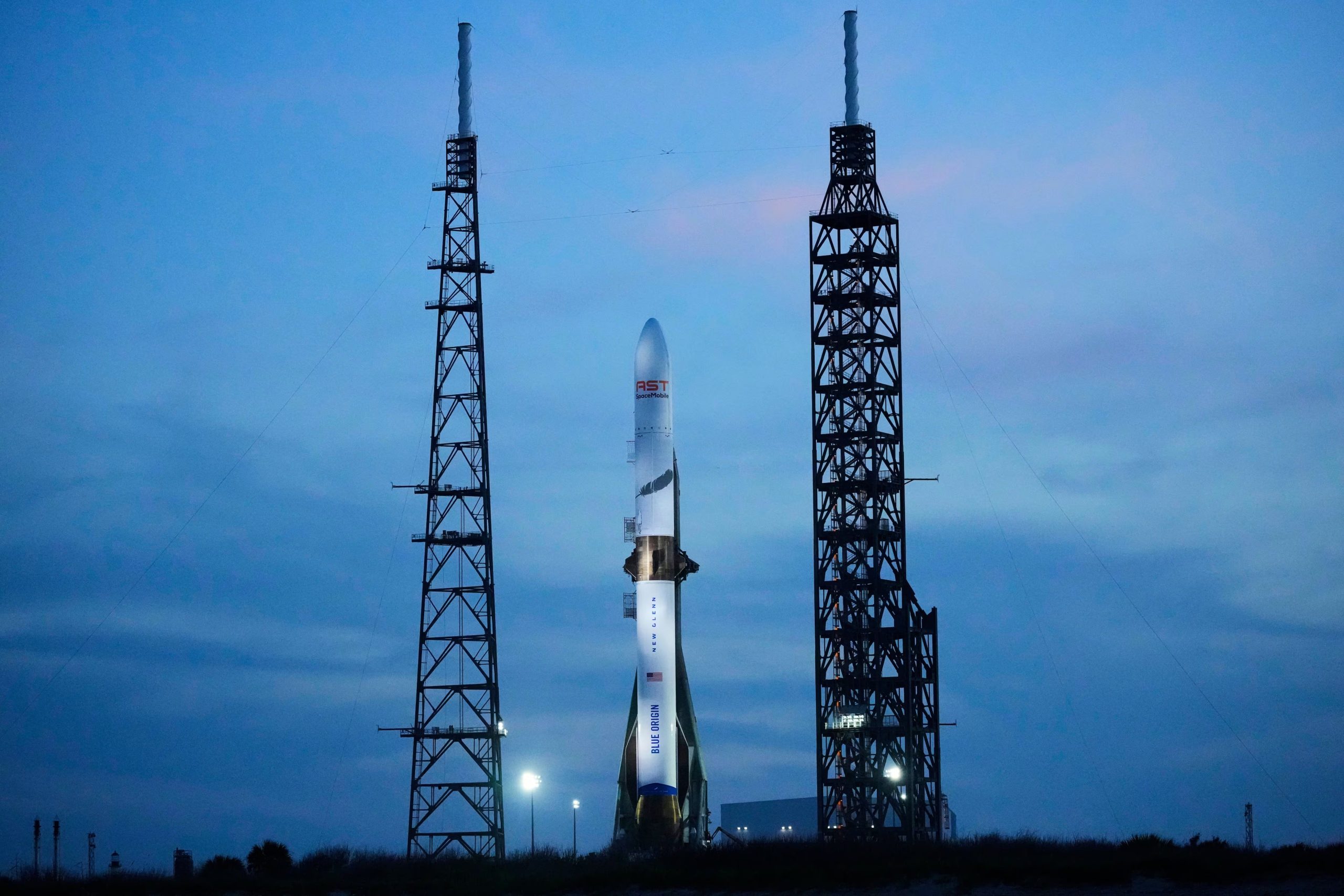 Un cohete New Glenn de Blue Origin listo para su lanzamiento en la Estación de la Fuerza Espacial de EEUU en Cabo Cañaveral, Florida, el 18 de abril de 2026 (AP/John Raoux)