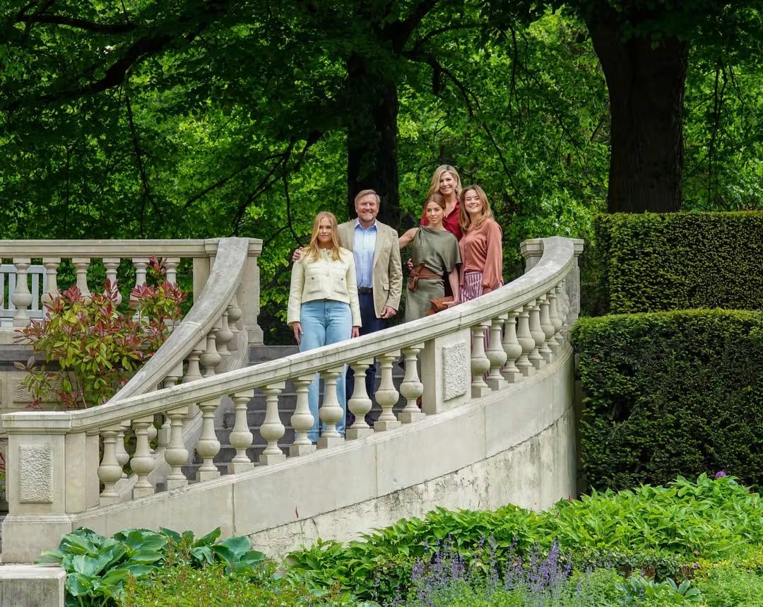 La familia real de Holanda derrocha naturalidad en su posado veraniego (Instagram)