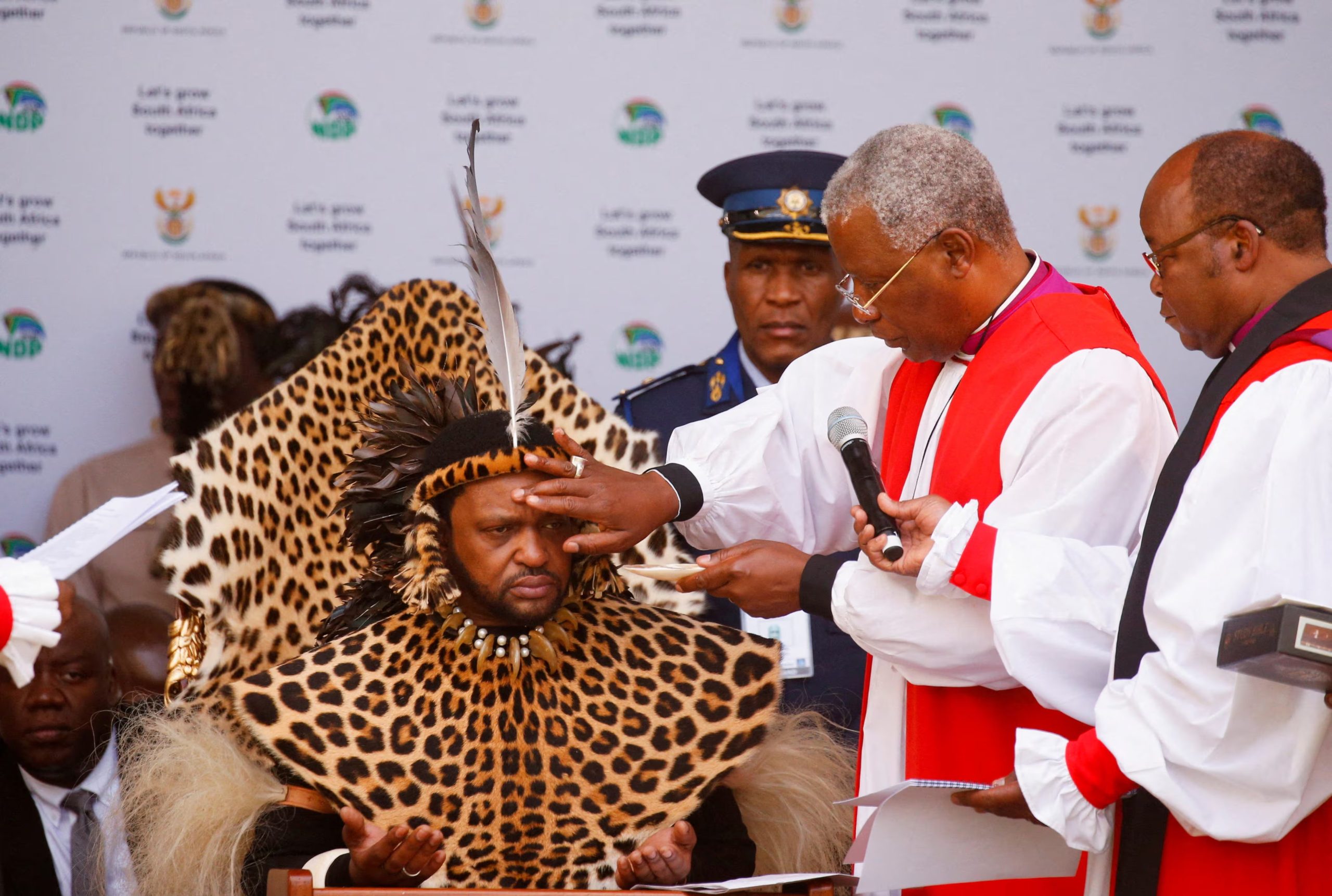 El rey Misuzulu durante su coronación (Reuters)