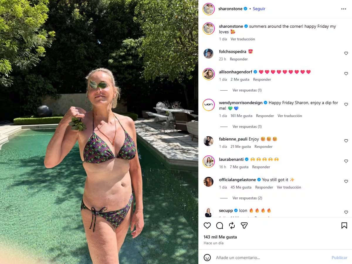 La fotografía publicada en Instagram recibió elogios de seguidores, quienes destacaron su figura y mensaje de empoderamiento femenino (Instagram/@sharonstone)
