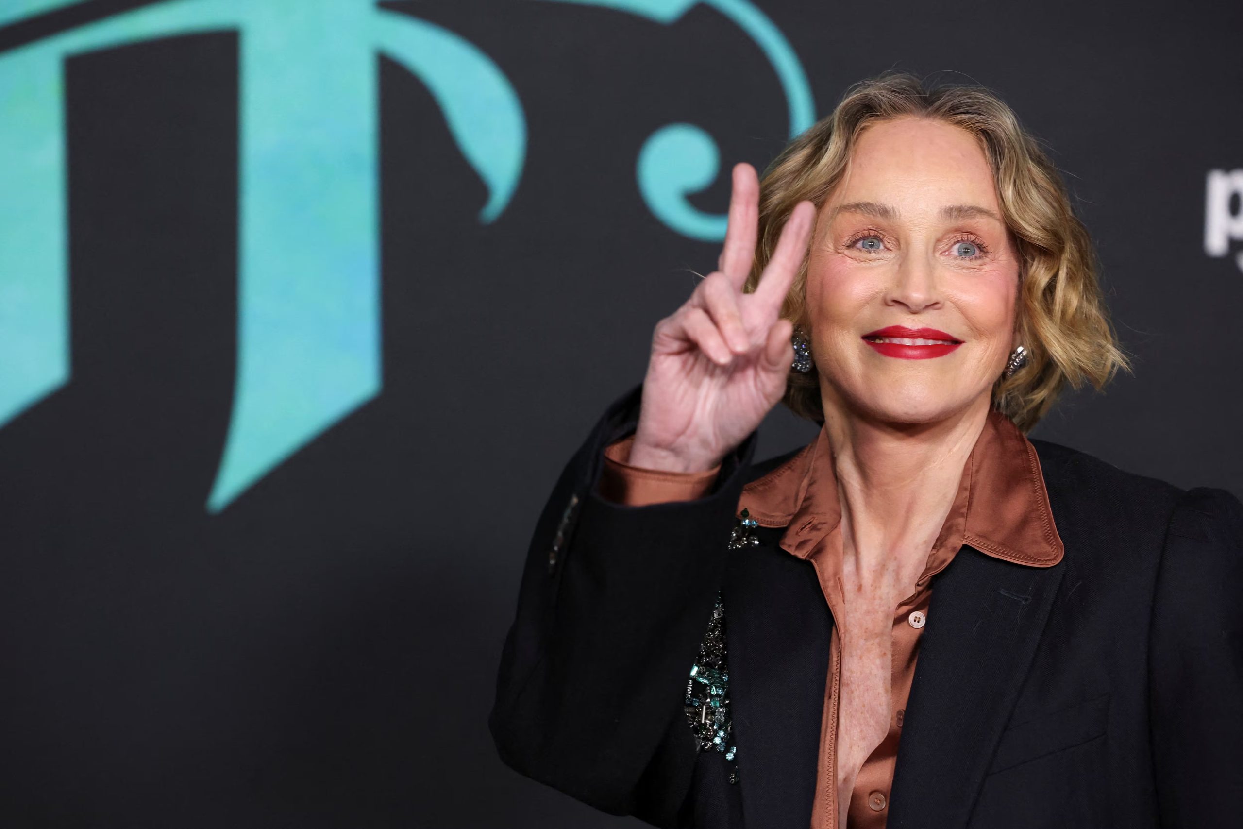 Stone alterna actualmente la pintura con su carrera actoral, demostrando que la creatividad y la pasión no tienen límite de edad (REUTERS/Mario Anzuoni)