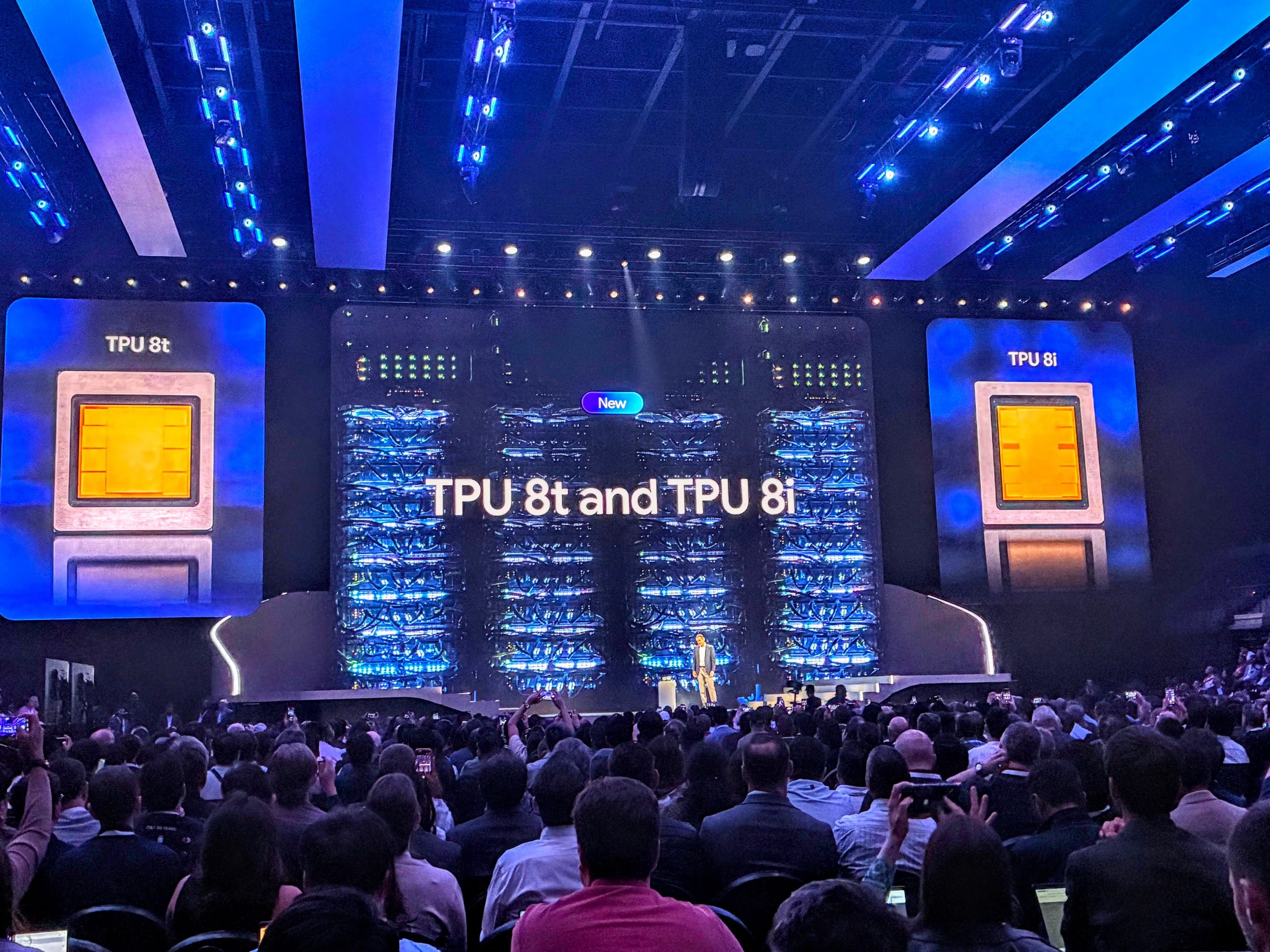 Google desarrolla integración vertical con chips TPU, centros de datos optimizados y redes dedicadas para mejorar la eficiencia en IA.