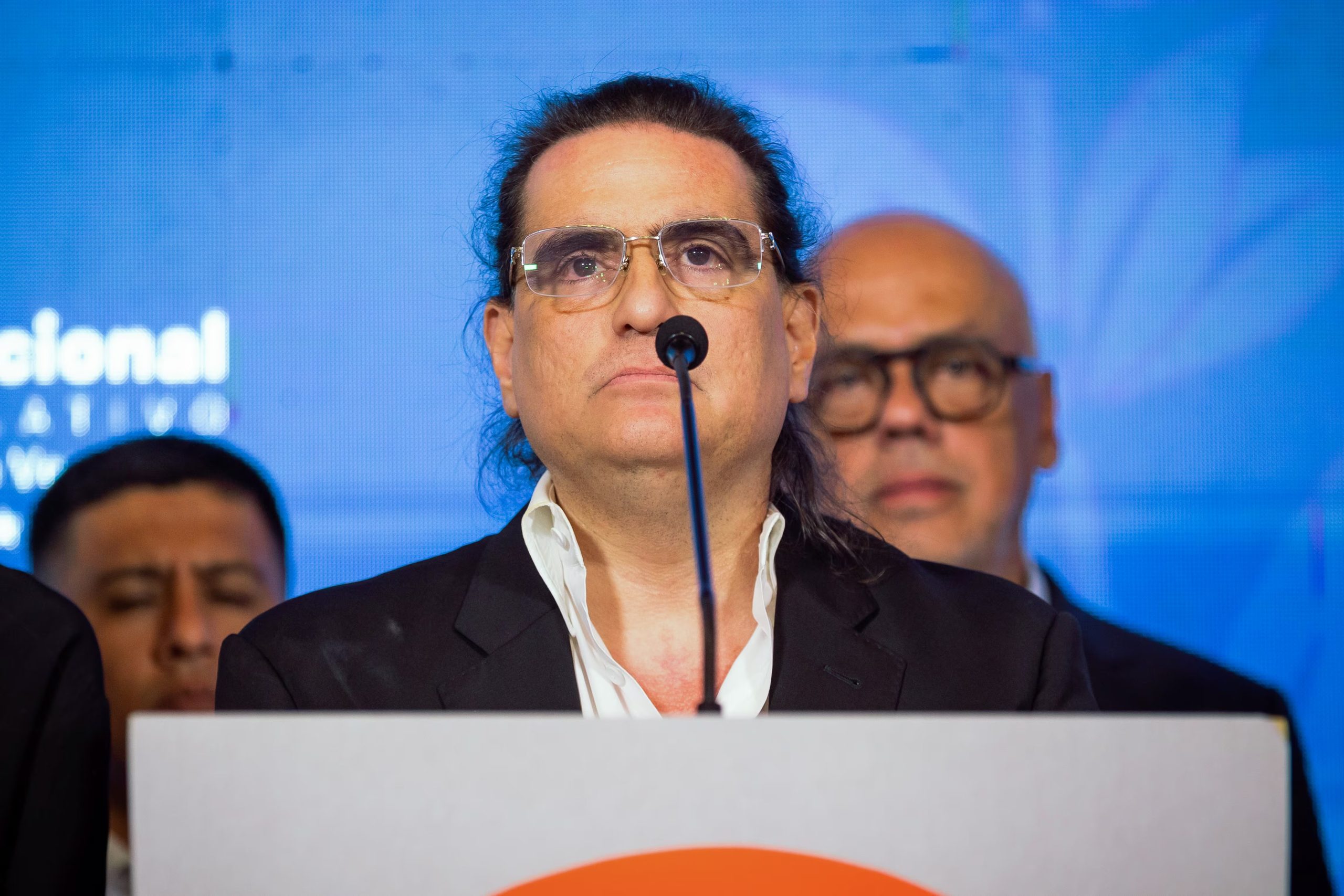 La documentación procesal atribuye pagos ilícitos y una estructura de favores a funcionarios del círculo presidencial, todo bajo la fachada del programa social de alimentos CLAP - crédito Rayner Peña R. / EFE
