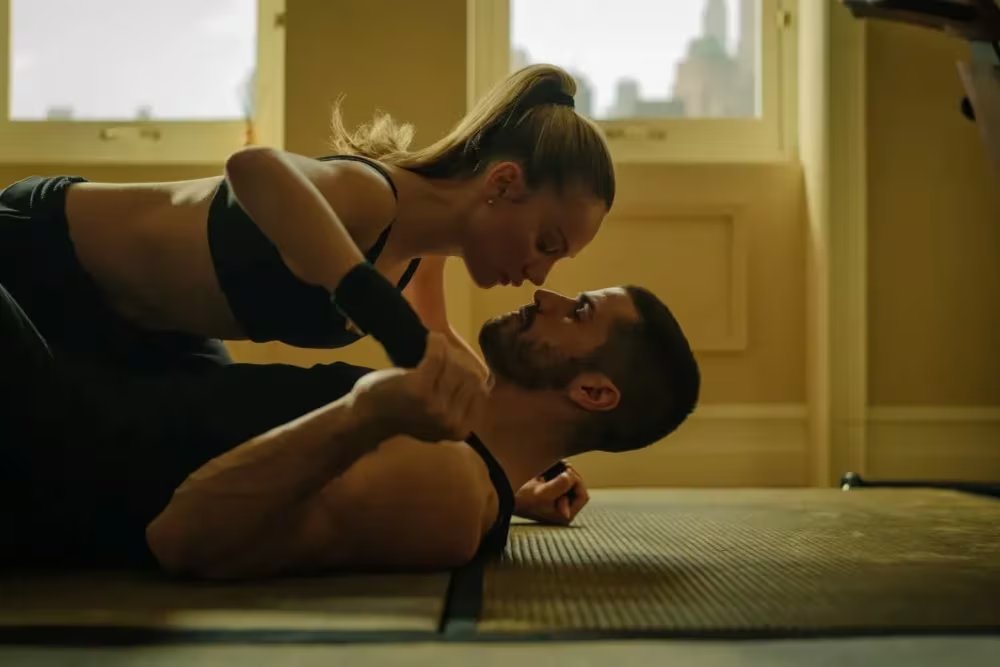 Ester Expósito y Hugo Diego García en 'Infiltrados: Marfil'. (Prime Video)