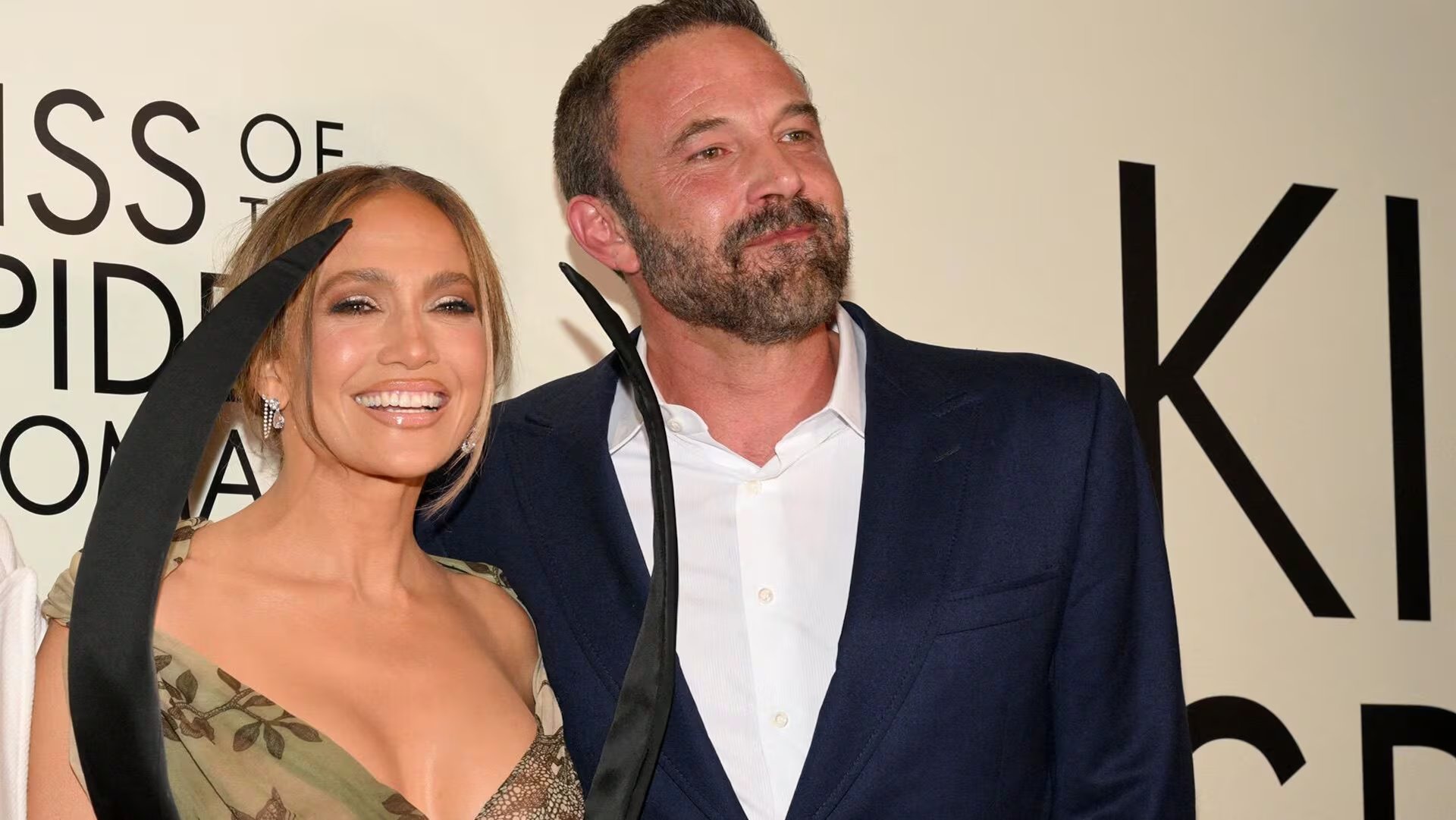 Ben Affleck y Artists Equity apoyaron el estreno en Nueva York junto a Jennifer Lopez tras superar retos presupuestarios y plazos ajustados (AFP)